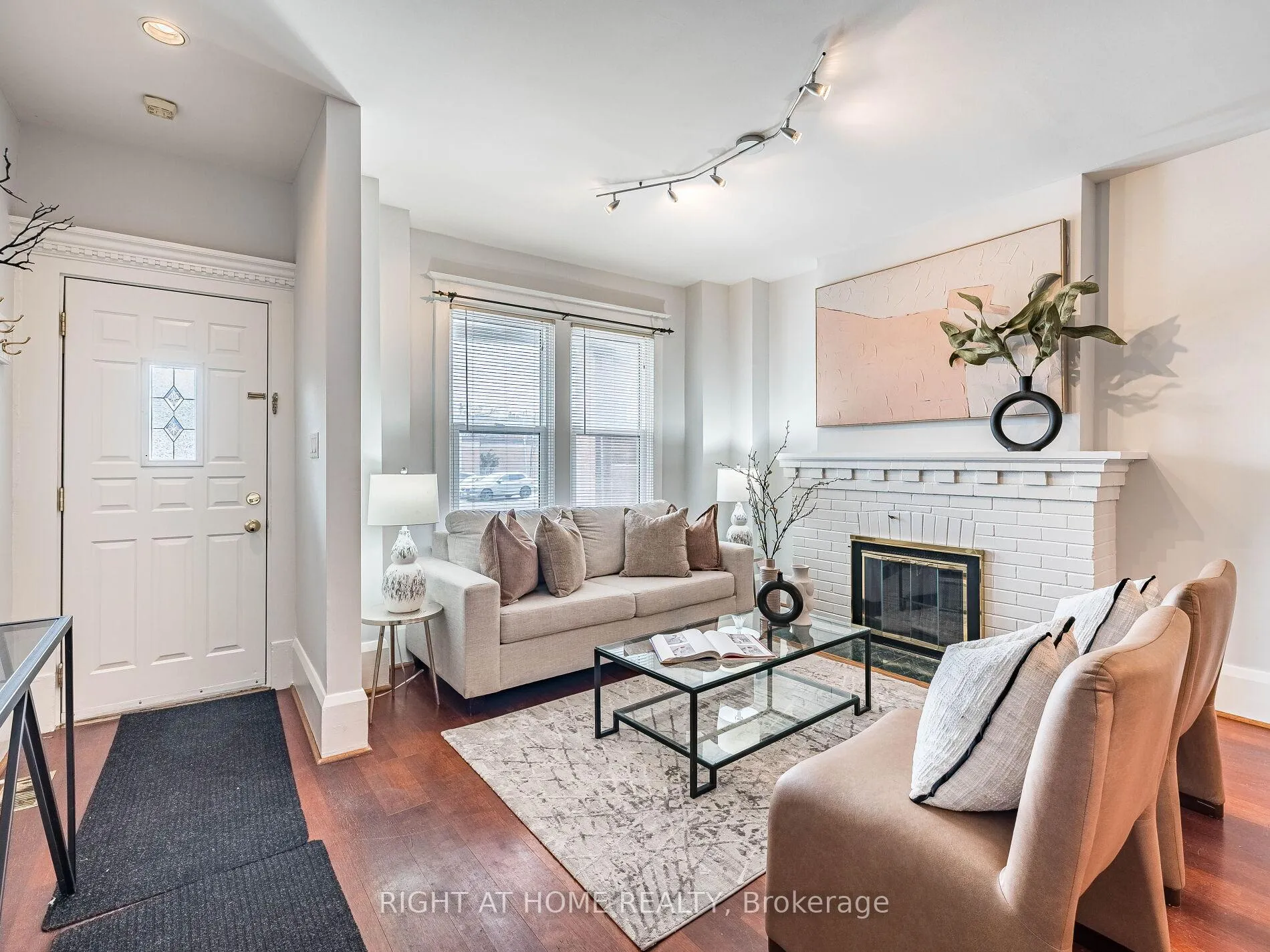 Photo 9 of 28 Erindale Avenue, Toronto, Playter Estates-Danforth — HOMEH
