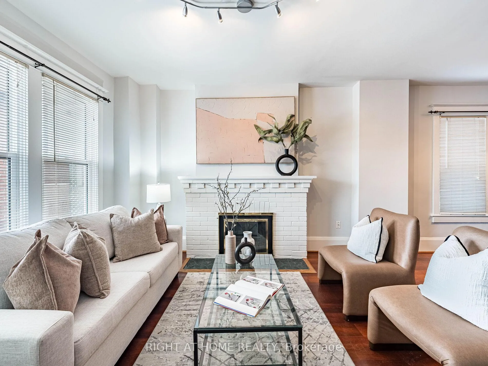 Photo 12 of 28 Erindale Avenue, Toronto, Playter Estates-Danforth — HOMEH