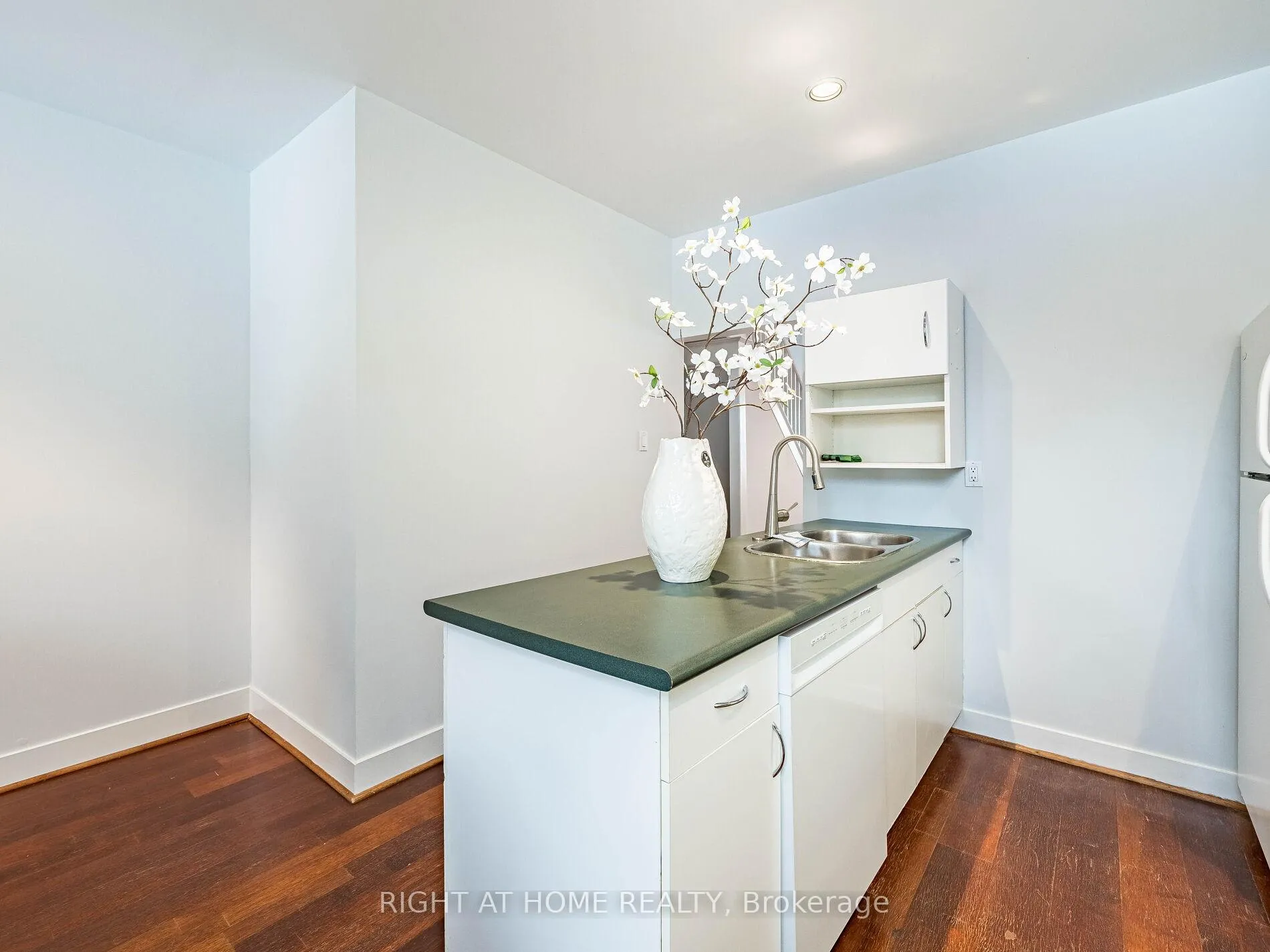 Photo 18 of 28 Erindale Avenue, Toronto, Playter Estates-Danforth — HOMEH