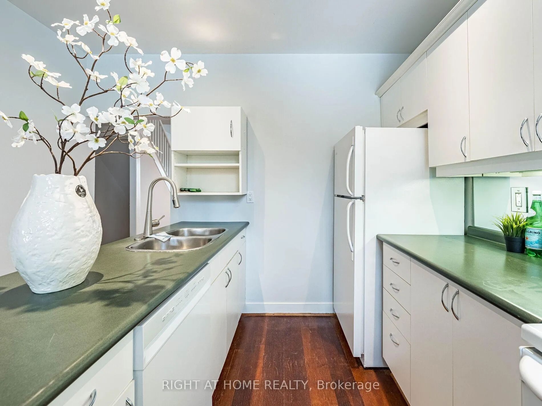 Photo 20 of 28 Erindale Avenue, Toronto, Playter Estates-Danforth — HOMEH