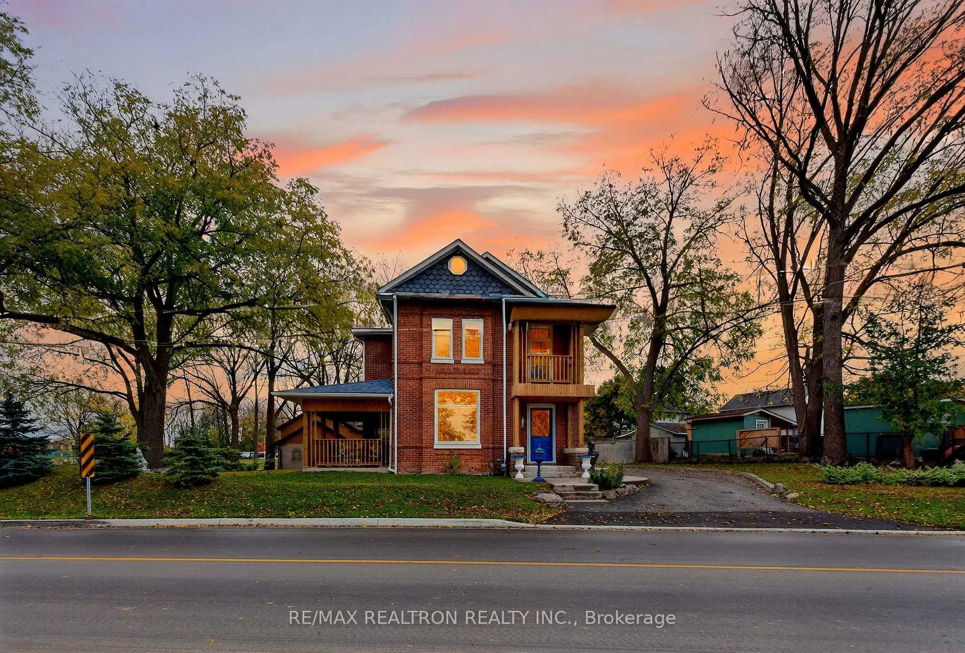 Photo 2 of 9 The Queensway, Georgina, Keswick North — HOMEH