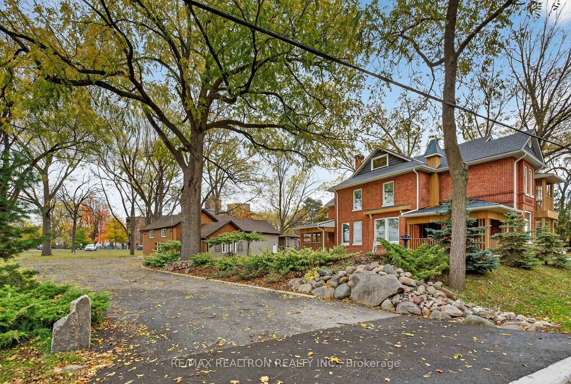 Photo 4 of 9 The Queensway, Georgina, Keswick North — HOMEH