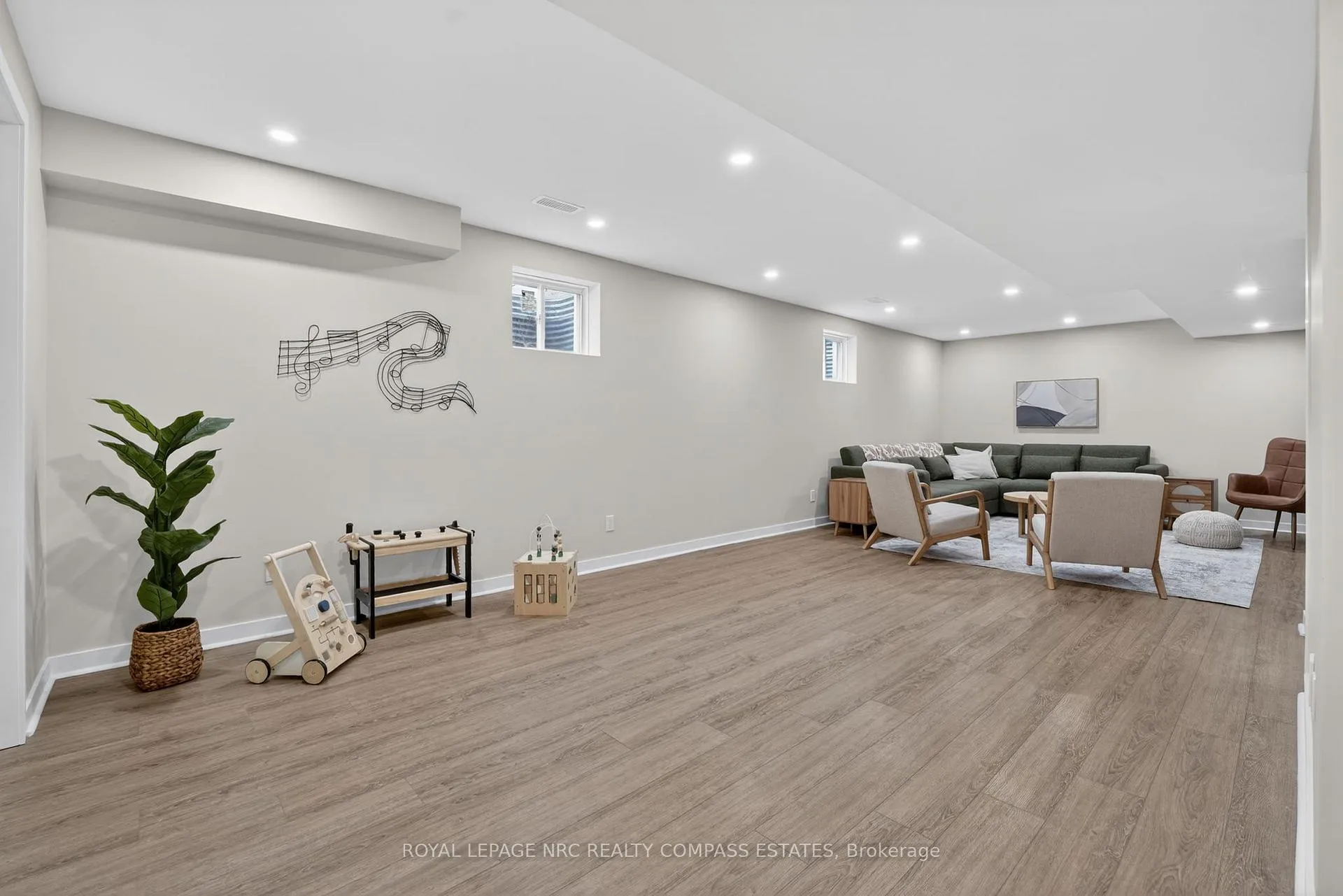 Photo 28 of 37 Ellis Avenue, St. Catharines, Oakdale — HOMEH