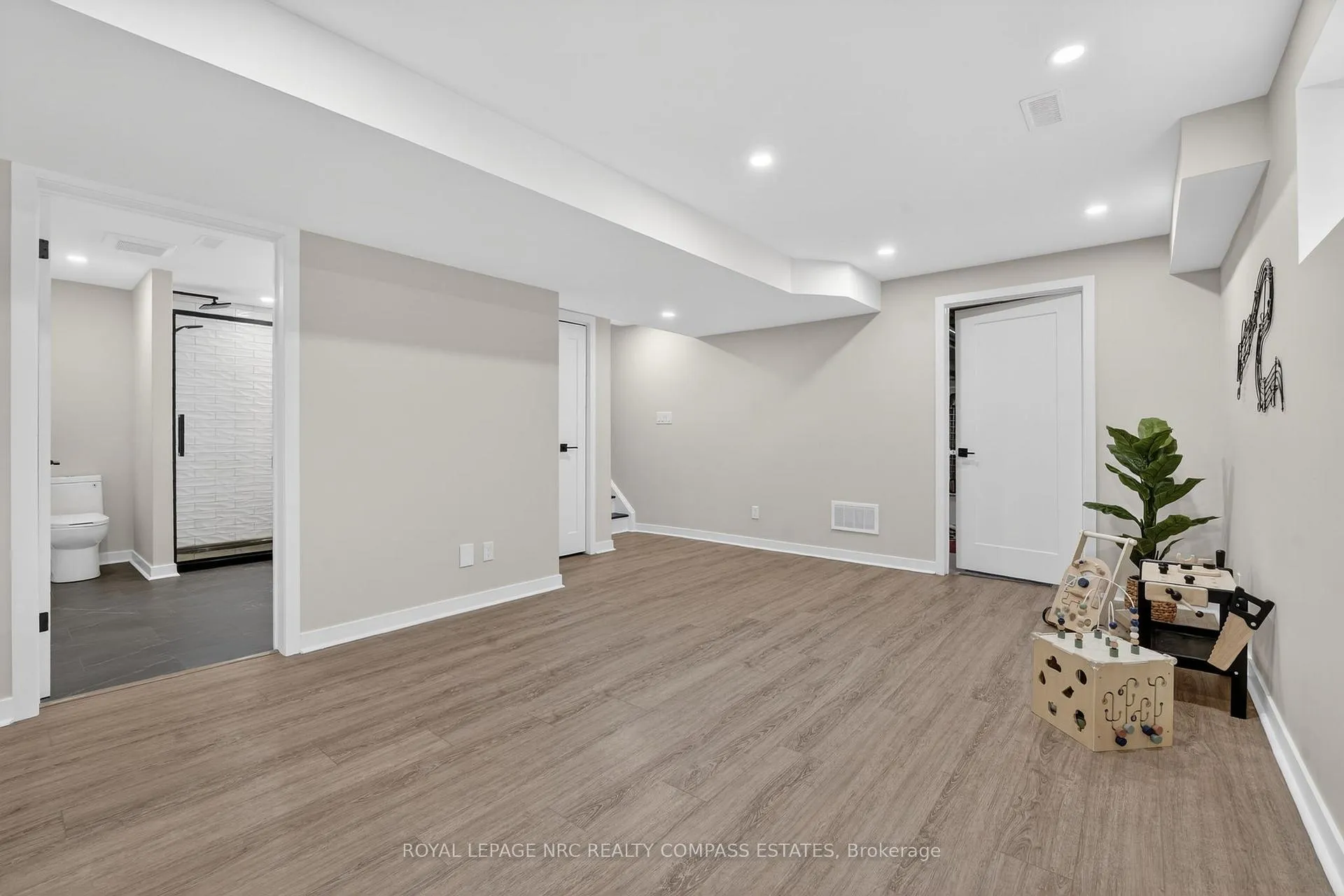 Photo 30 of 37 Ellis Avenue, St. Catharines, Oakdale — HOMEH