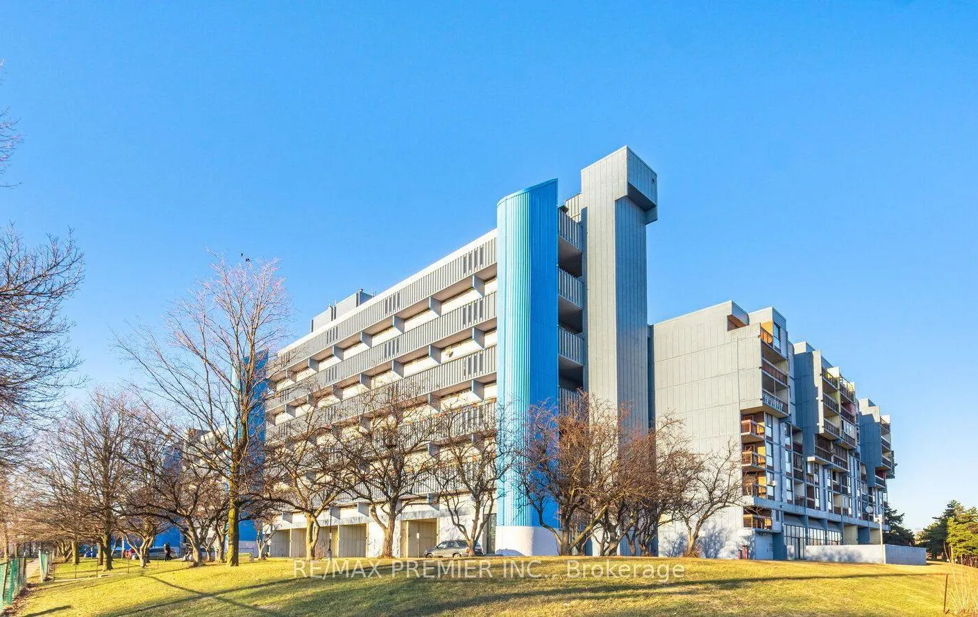 Front of Unit 720, 4645 Jane Street