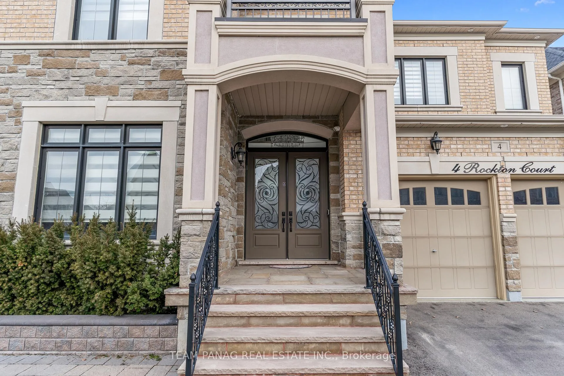 Photo 3 of 4 Rockton Court, Brampton, Toronto Gore Rural Estate — HOMEH