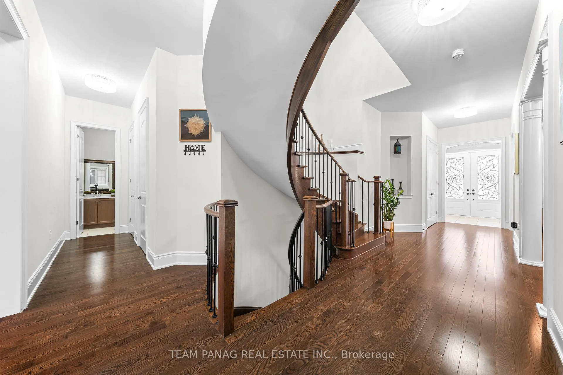Photo 5 of 4 Rockton Court, Brampton, Toronto Gore Rural Estate — HOMEH