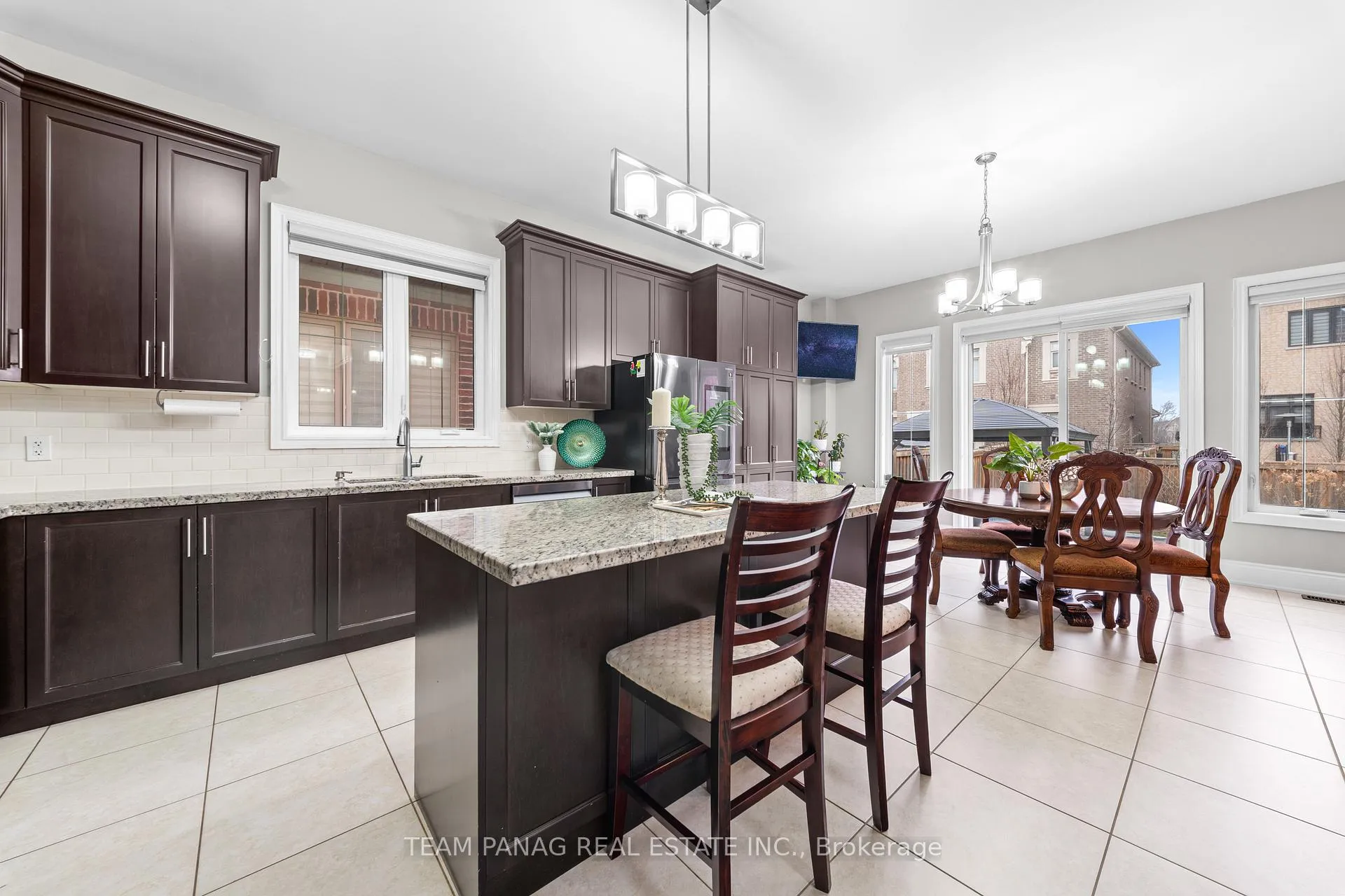 Photo 10 of 4 Rockton Court, Brampton, Toronto Gore Rural Estate — HOMEH