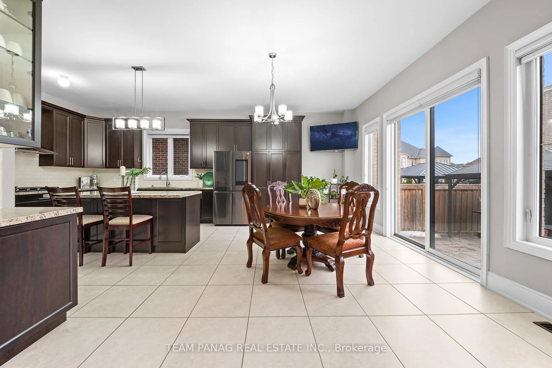 Photo 12 of 4 Rockton Court, Brampton, Toronto Gore Rural Estate — HOMEH
