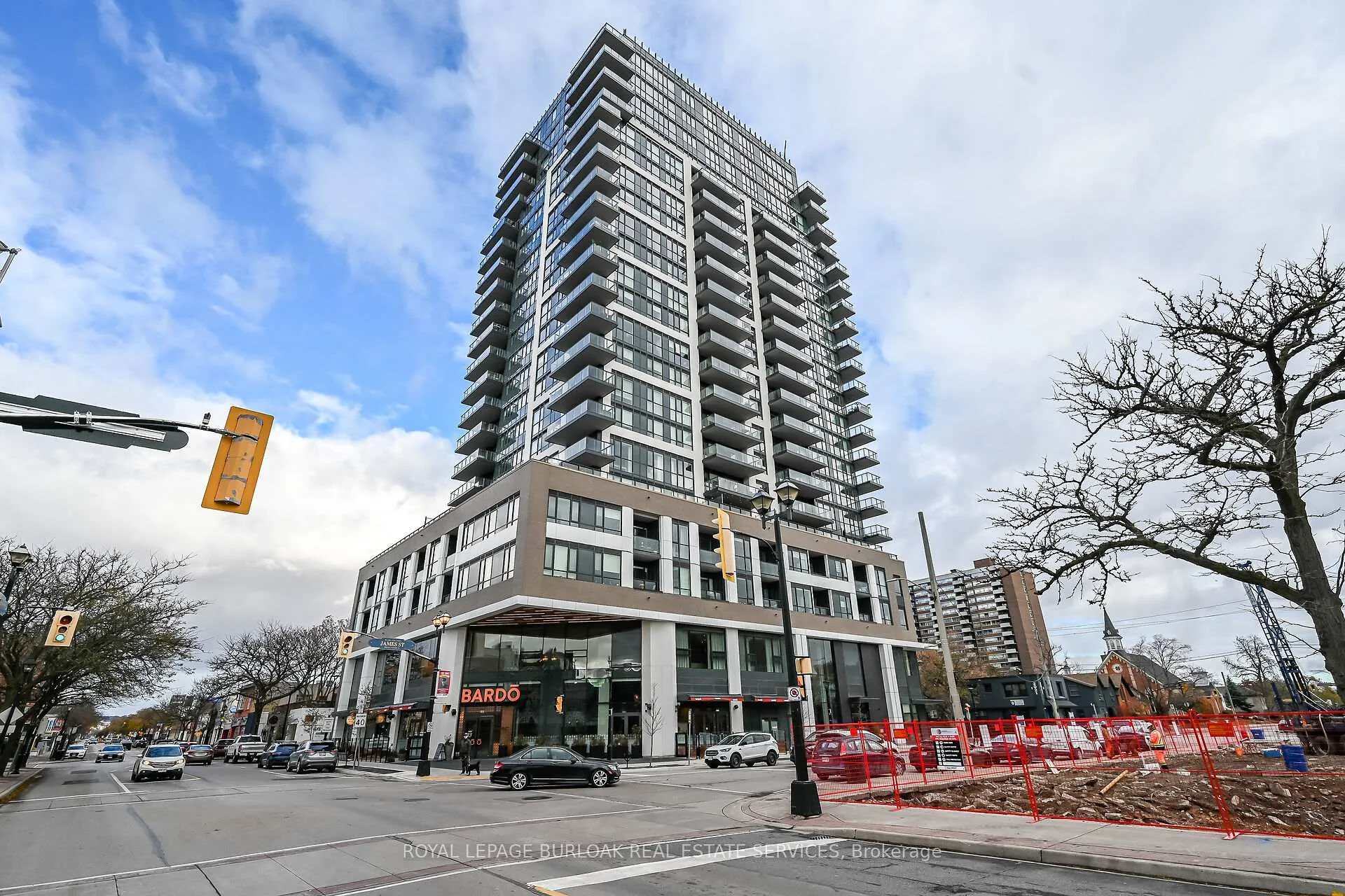 Front of Unit 1503, 2007 James Street