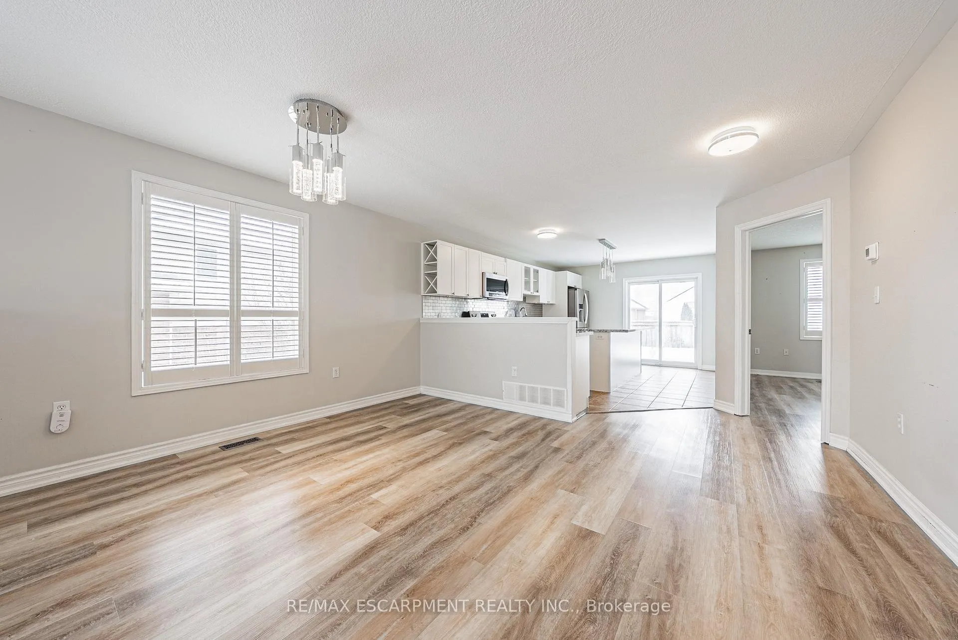 Photo 5 of Unit 1, 12 Shadetree Crescent, Hamilton, Stoney Creek Mountain — HOMEH