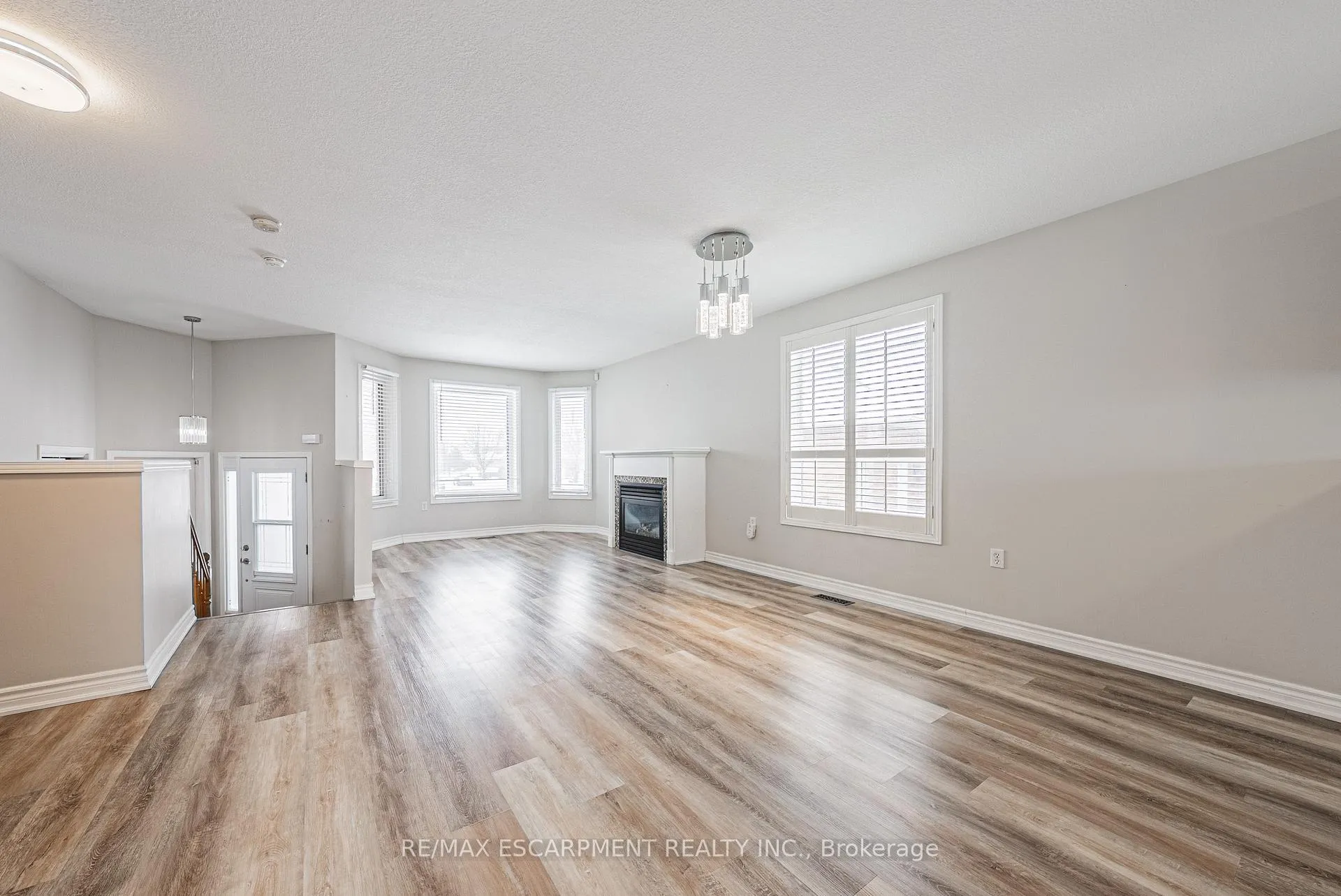 Photo 6 of Unit 1, 12 Shadetree Crescent, Hamilton, Stoney Creek Mountain — HOMEH