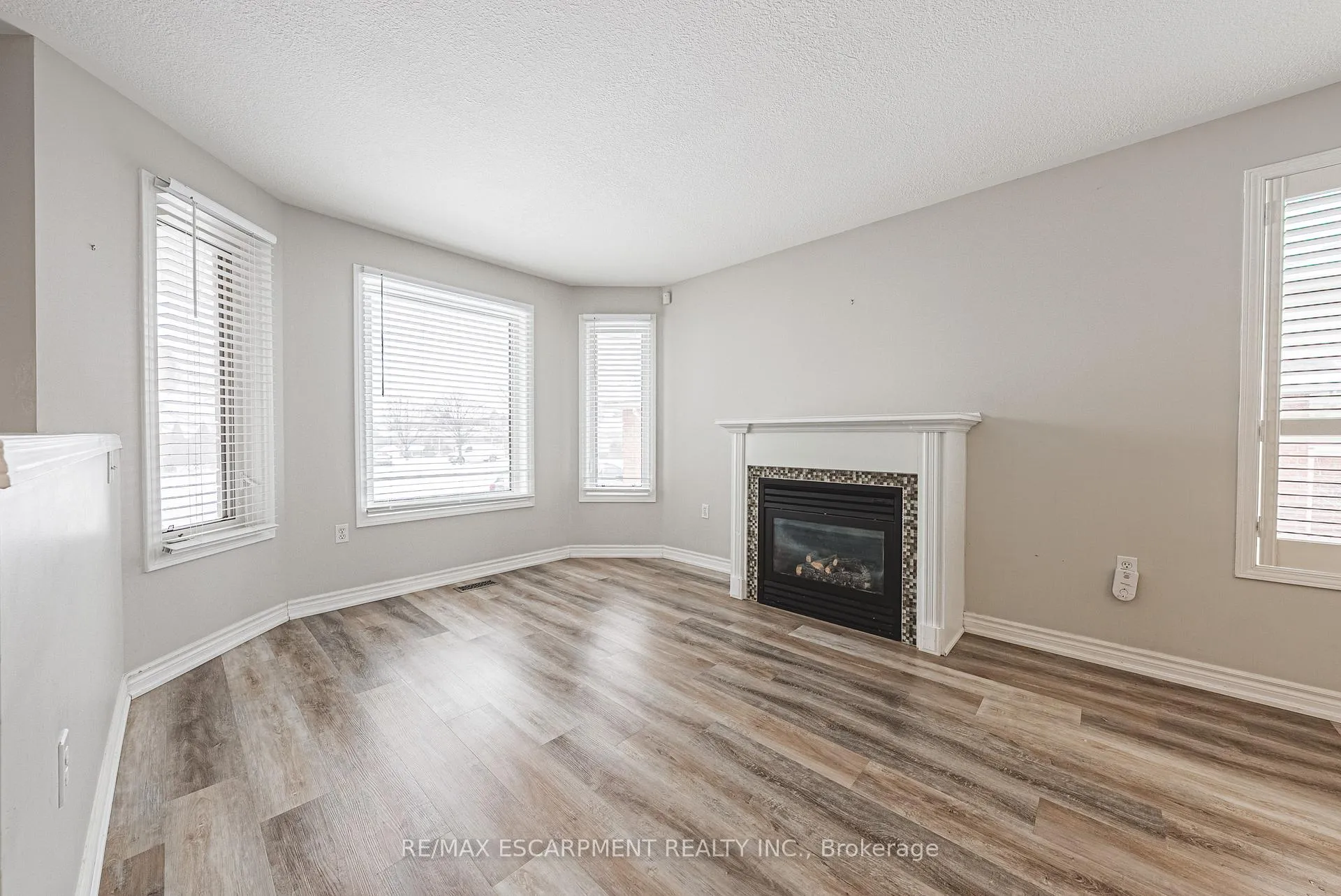 Photo 7 of Unit 1, 12 Shadetree Crescent, Hamilton, Stoney Creek Mountain — HOMEH