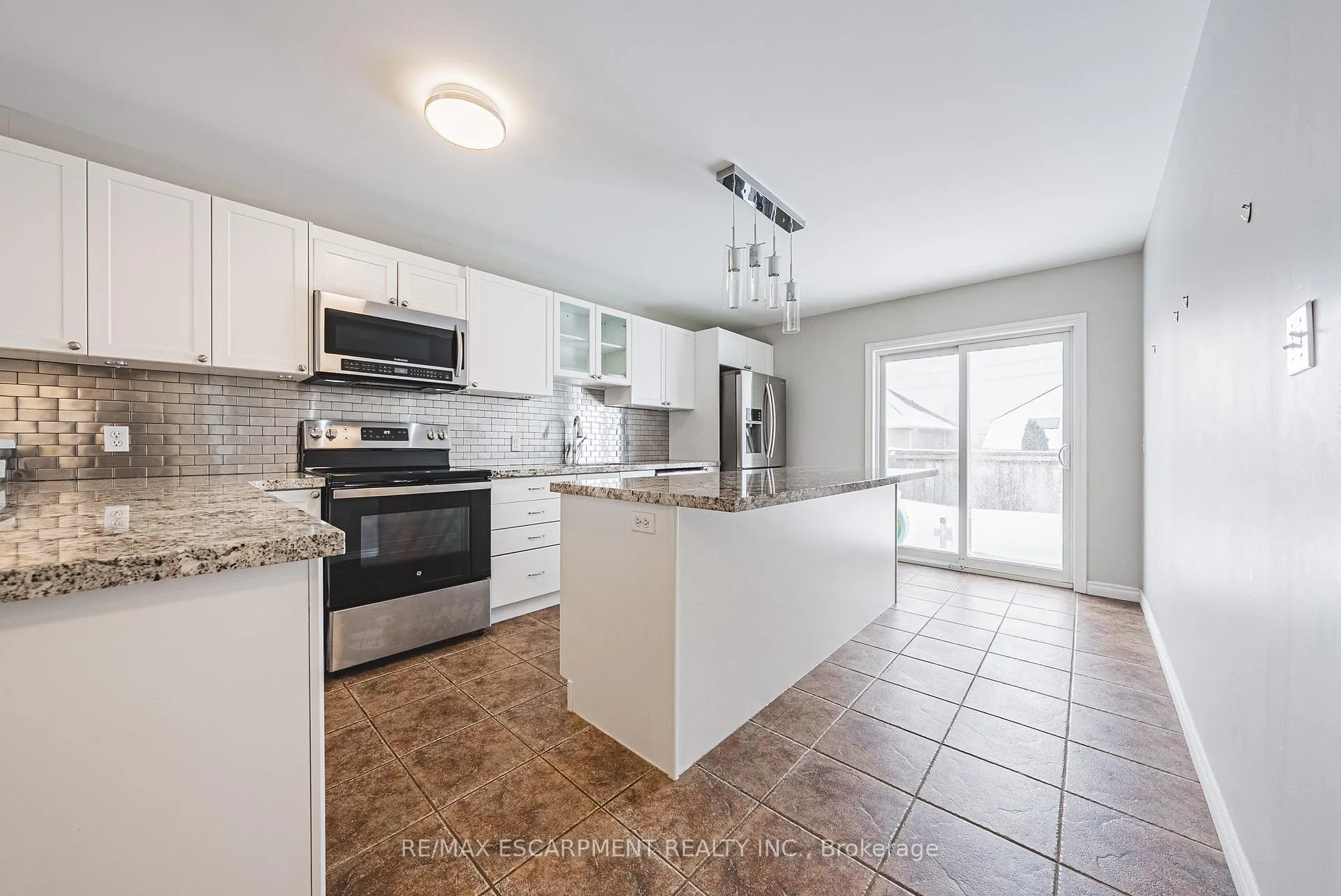 Photo 8 of Unit 1, 12 Shadetree Crescent, Hamilton, Stoney Creek Mountain — HOMEH
