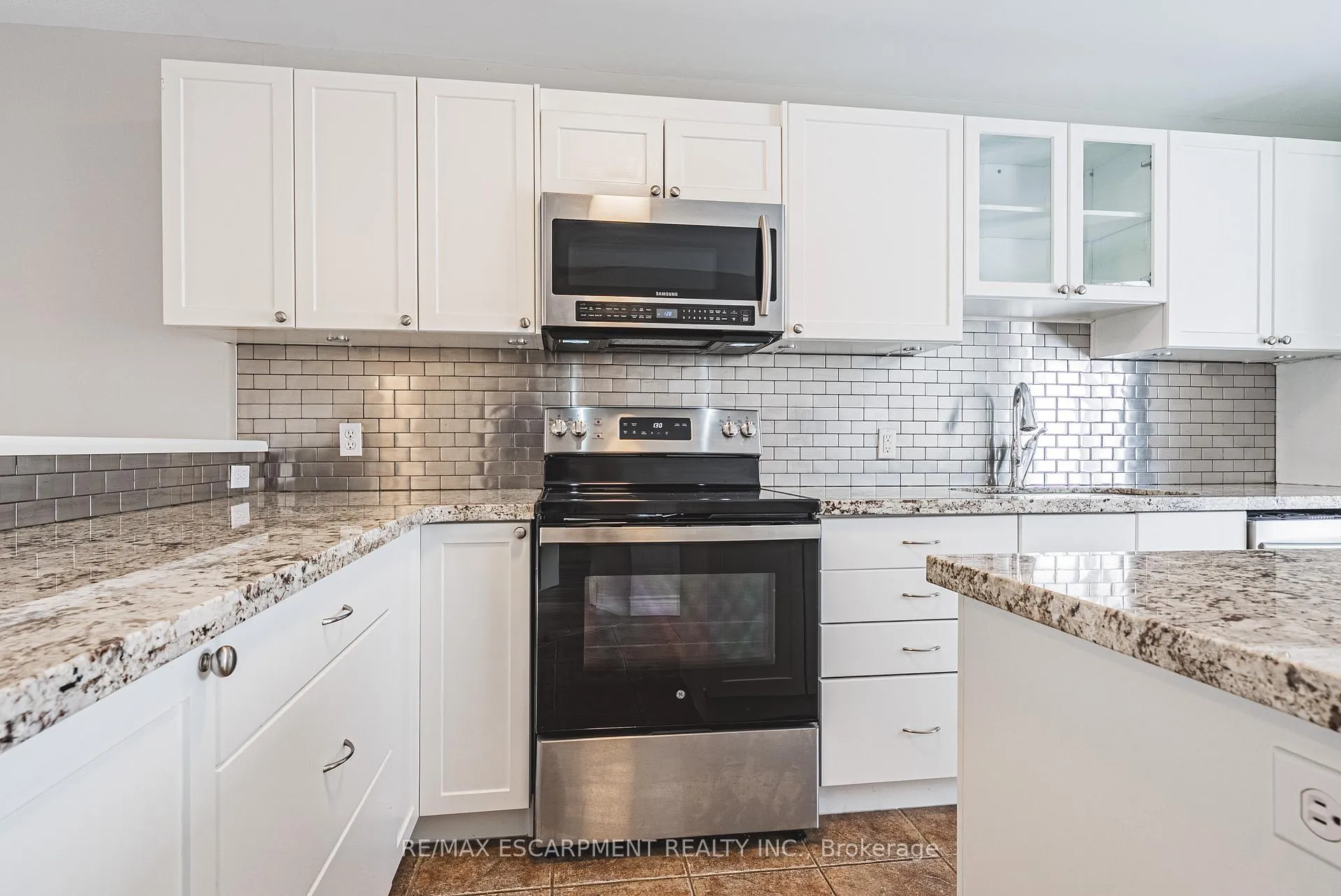 Photo 11 of Unit 1, 12 Shadetree Crescent, Hamilton, Stoney Creek Mountain — HOMEH