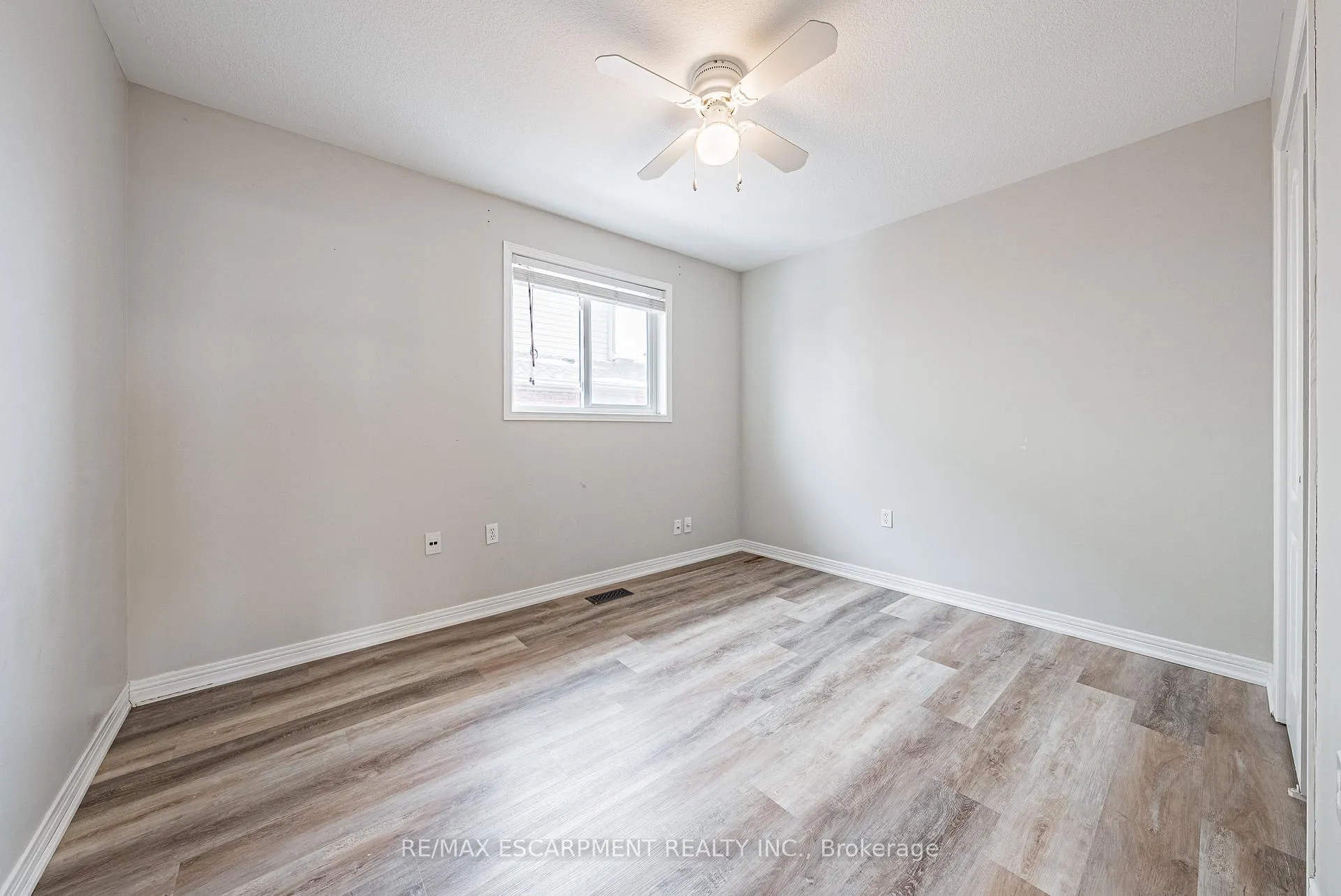 Photo 12 of Unit 1, 12 Shadetree Crescent, Hamilton, Stoney Creek Mountain — HOMEH
