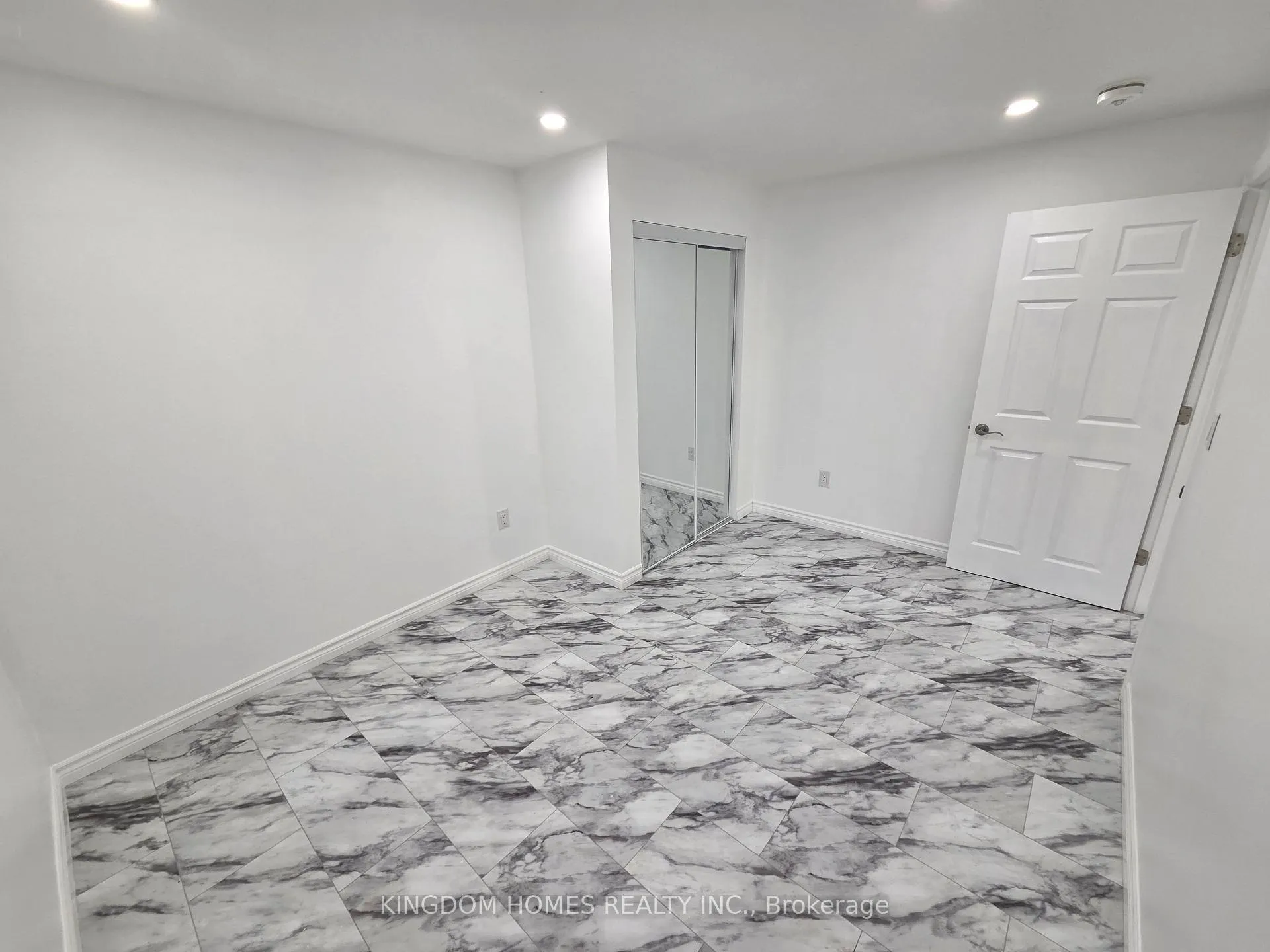 Photo 2 of Unit Basement, 122 Kennedy Boulevard, New Tecumseth, Alliston — HOMEH