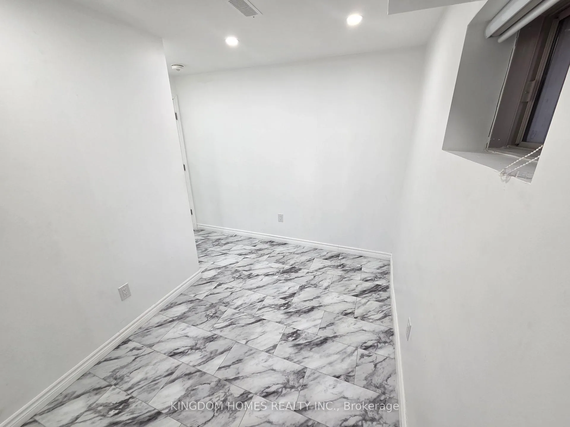 Photo 8 of Unit Basement, 122 Kennedy Boulevard, New Tecumseth, Alliston — HOMEH