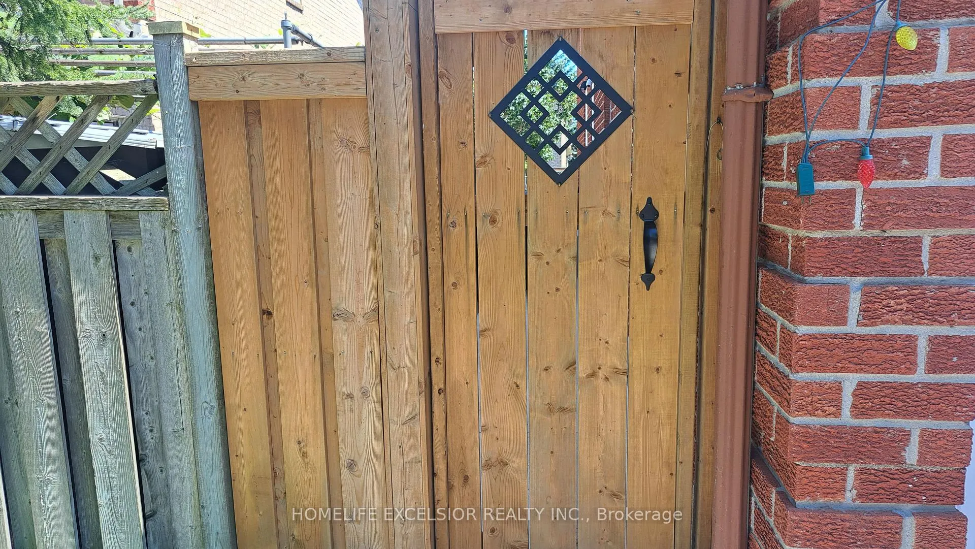 Photo 2 of 8 Sherringham st Drive, Brampton, Heart Lake West — HOMEH