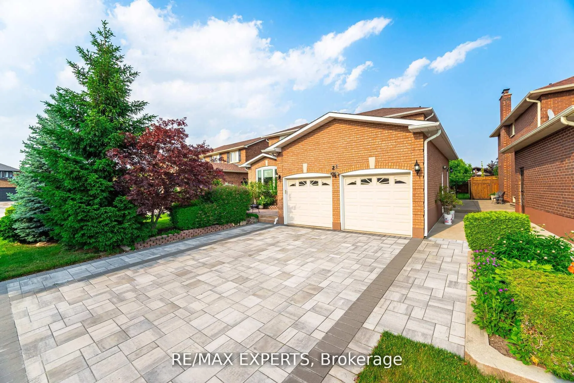 Photo 4 of 21 Williamsburg Lane, Vaughan, East Woodbridge — HOMEH