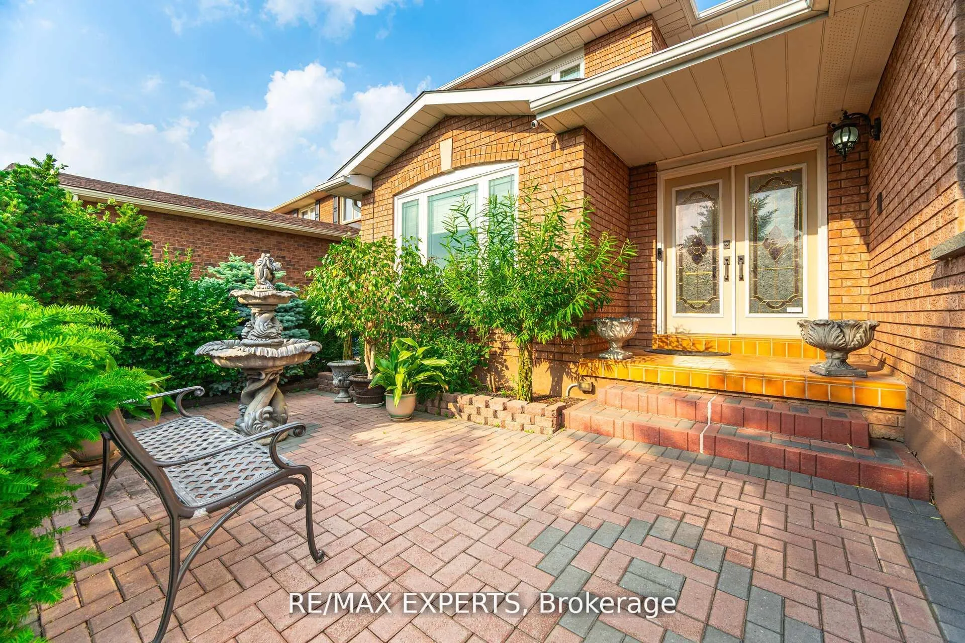 Photo 5 of 21 Williamsburg Lane, Vaughan, East Woodbridge — HOMEH