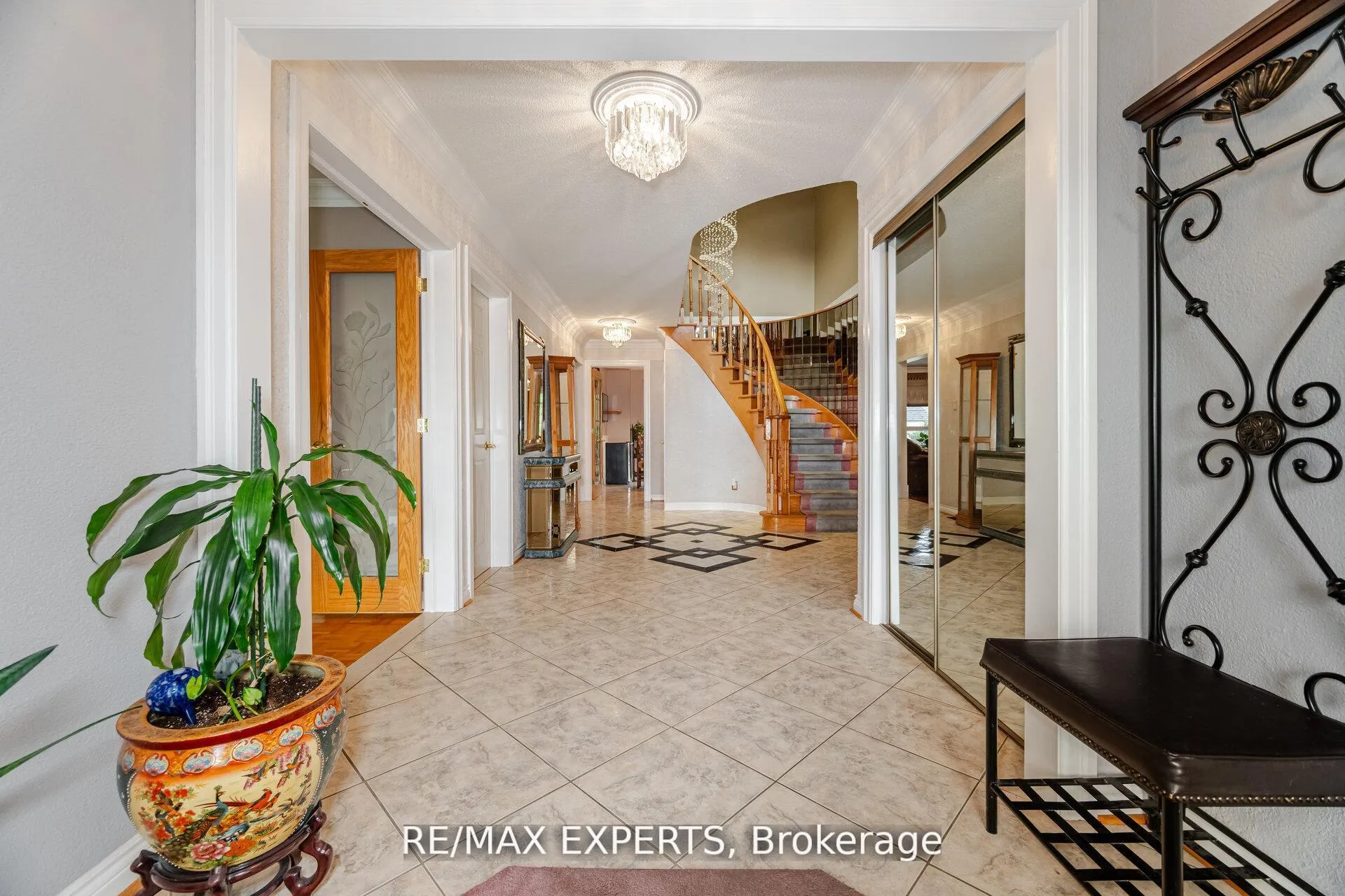Photo 10 of 21 Williamsburg Lane, Vaughan, East Woodbridge — HOMEH