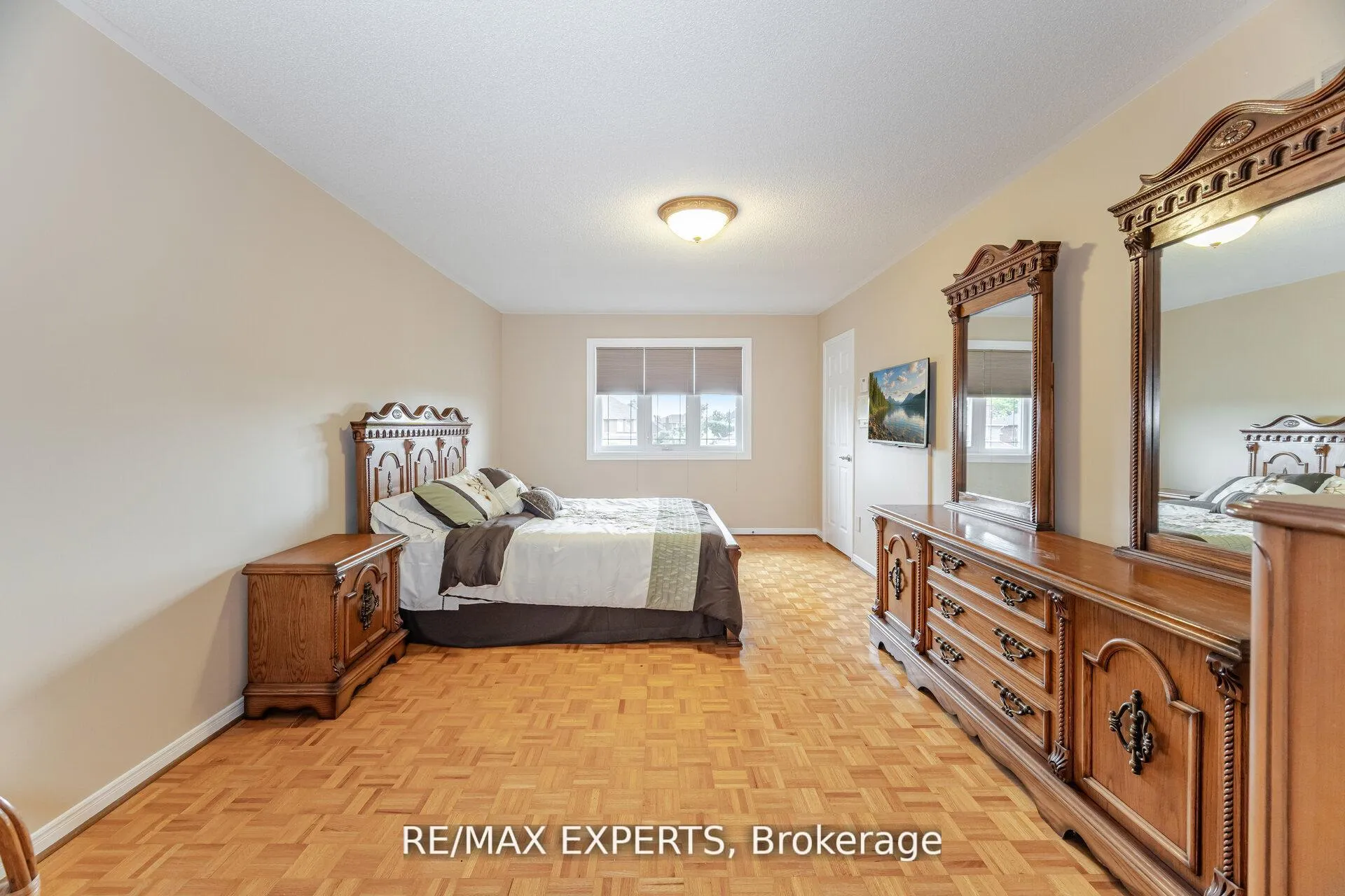 Photo 32 of 21 Williamsburg Lane, Vaughan, East Woodbridge — HOMEH
