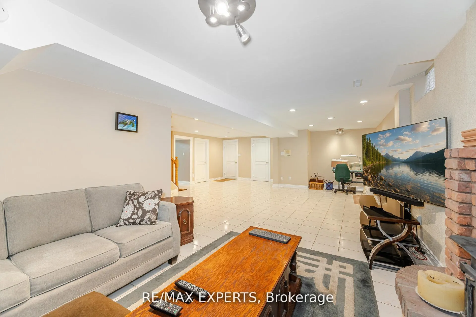 Photo 48 of 21 Williamsburg Lane, Vaughan, East Woodbridge — HOMEH
