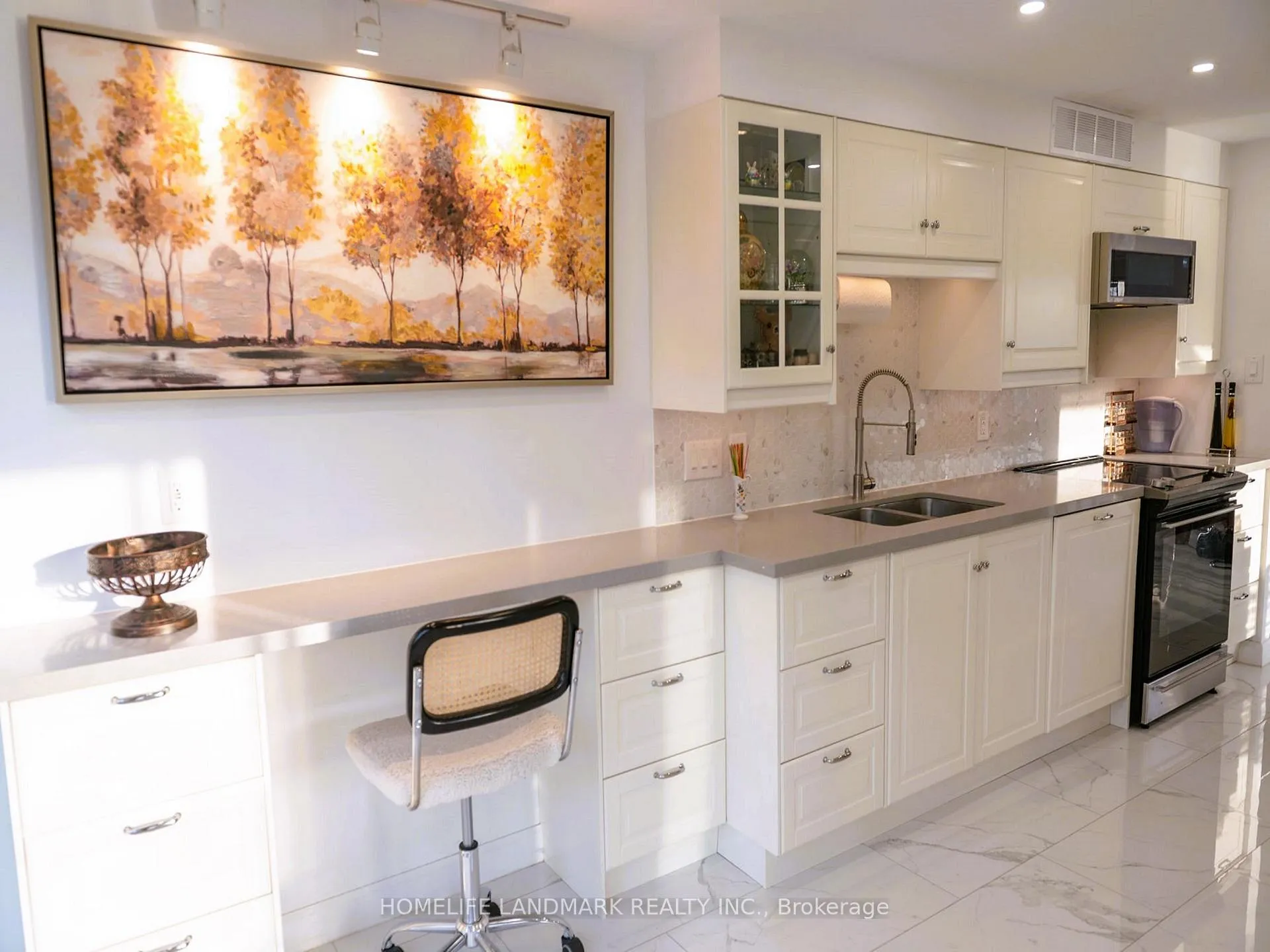 Photo 9 of Unit 304, 251 Queens Quay W, Toronto, Waterfront Communities — HOMEH