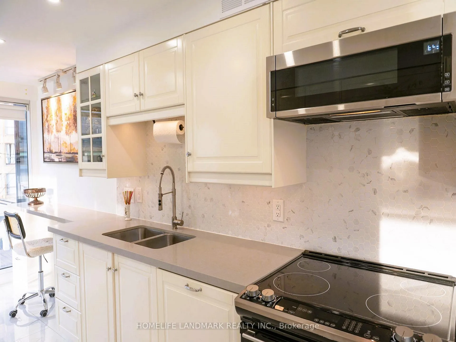 Photo 10 of Unit 304, 251 Queens Quay W, Toronto, Waterfront Communities — HOMEH