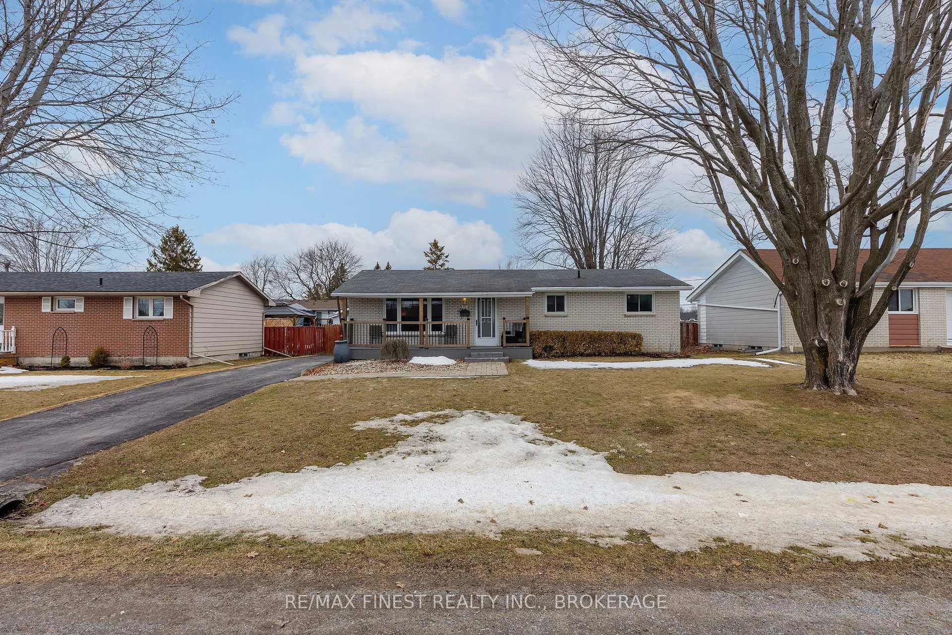 Photo 2 of 51 Harvard Place, Loyalist, Amherstview — HOMEH