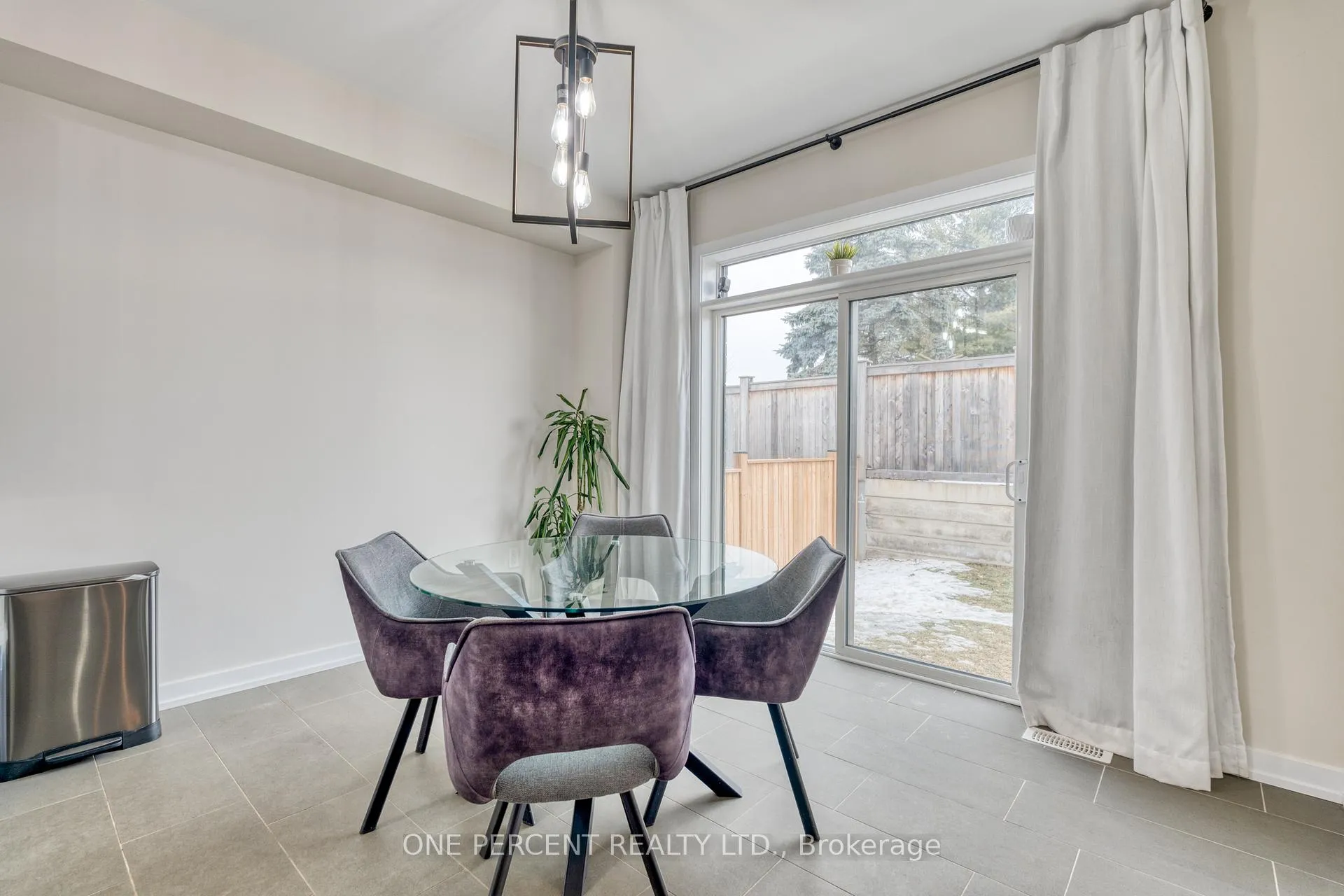 Photo 12 of 47 Sundin Drive, Haldimand — HOMEH