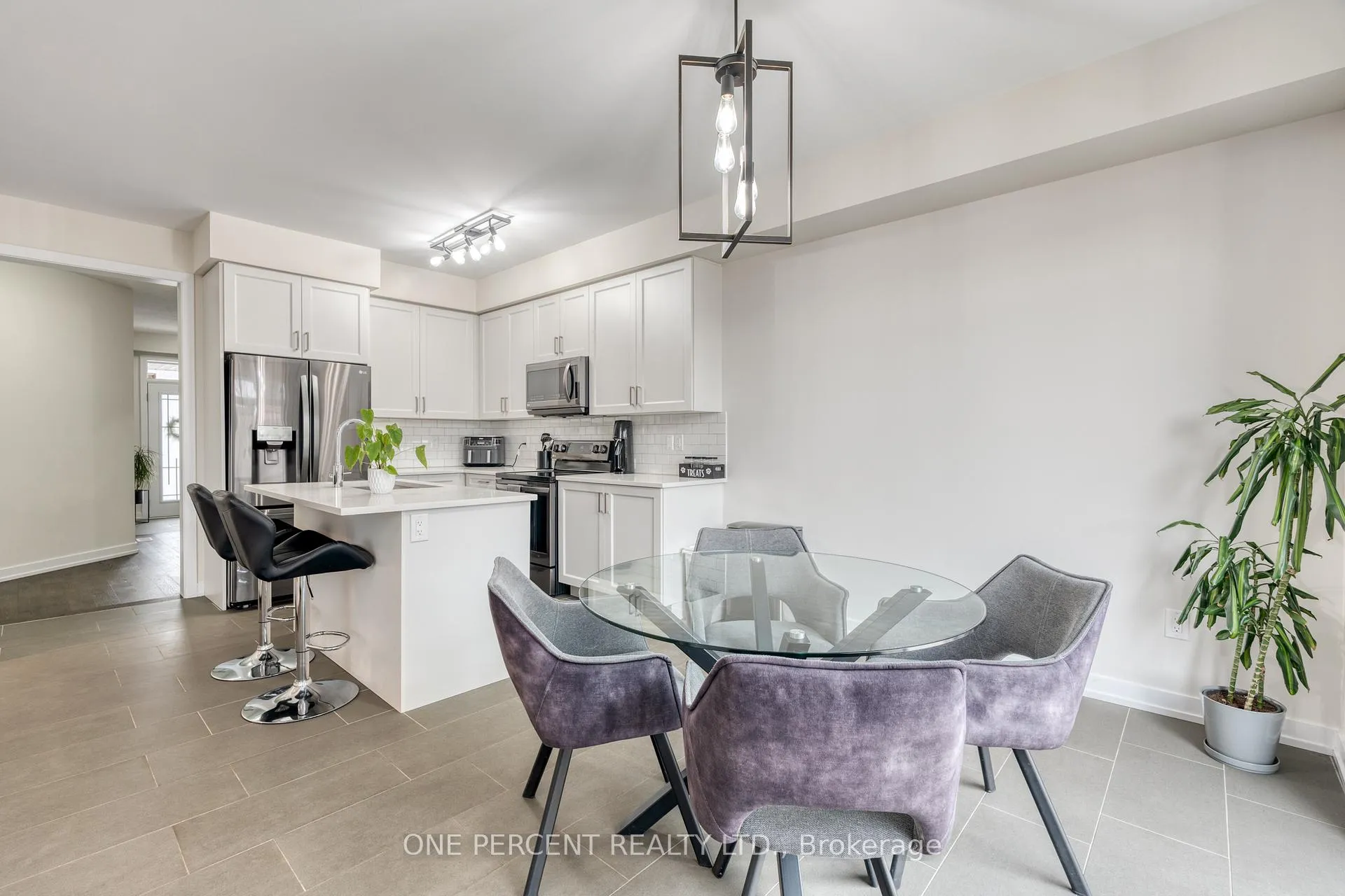 Photo 13 of 47 Sundin Drive, Haldimand — HOMEH
