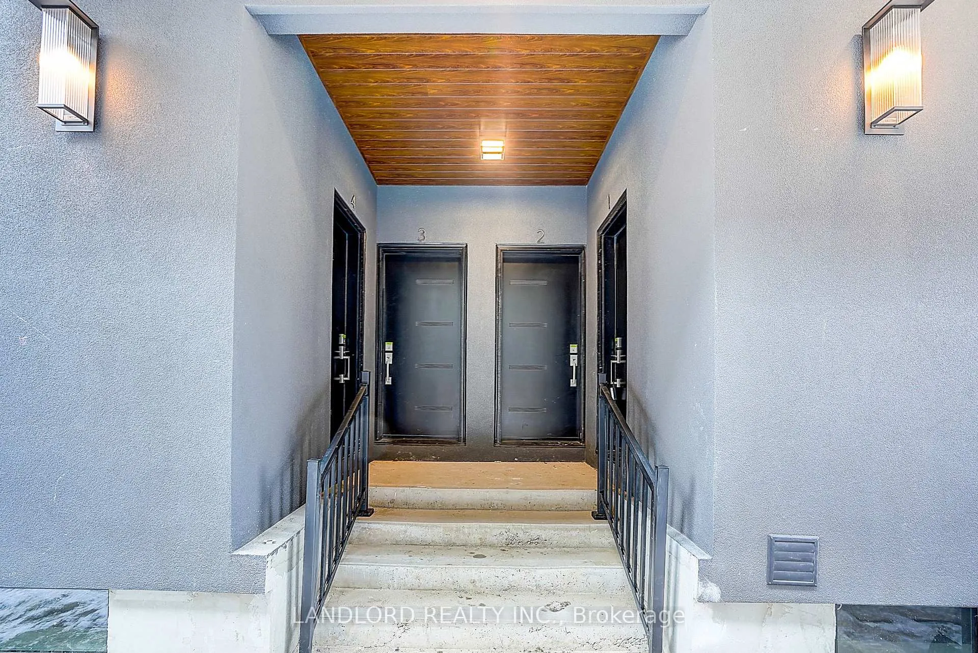 Photo 4 of Unit 2, 1146 Broadview Avenue, Toronto, Broadview North — HOMEH