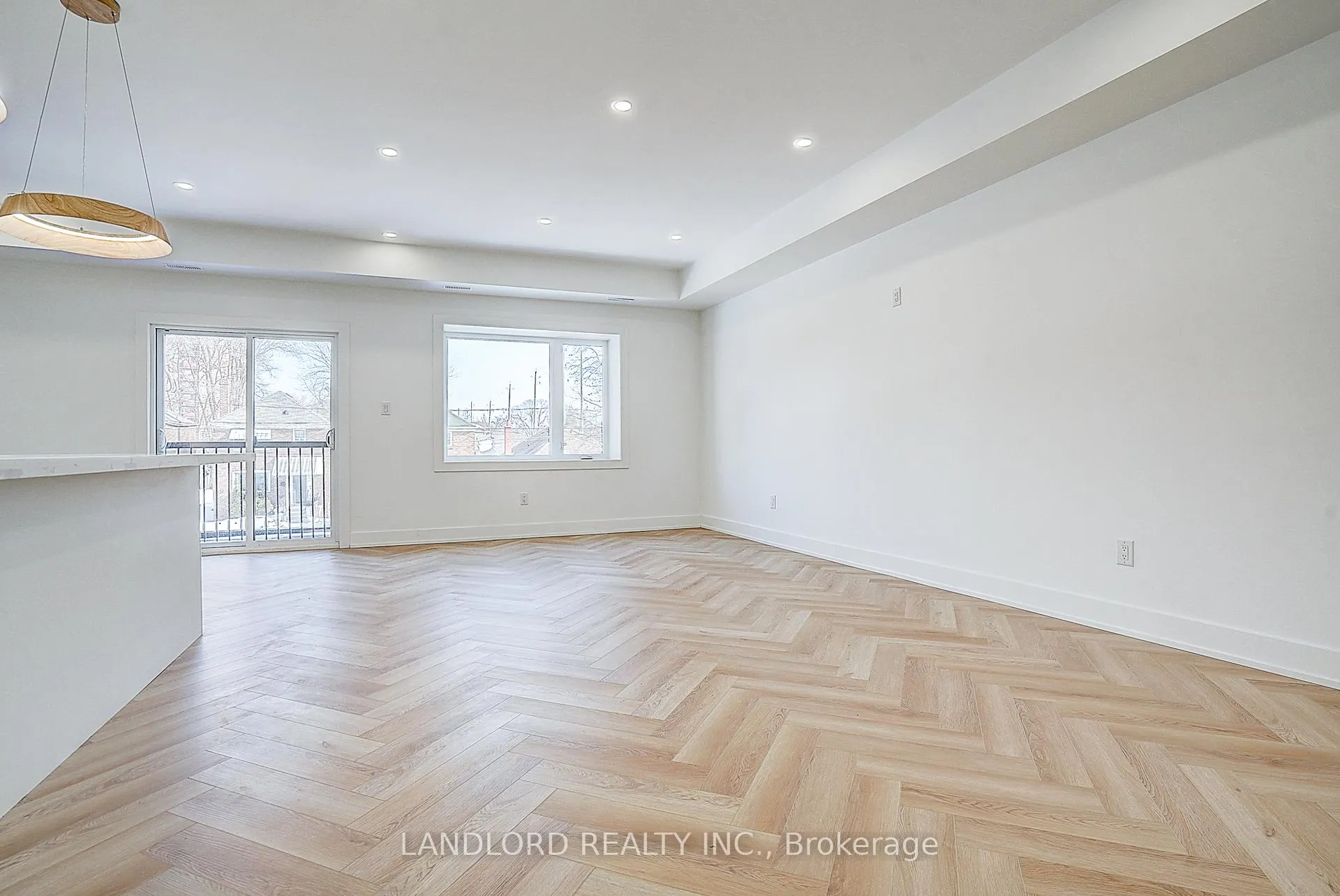 Photo 7 of Unit 2, 1146 Broadview Avenue, Toronto, Broadview North — HOMEH