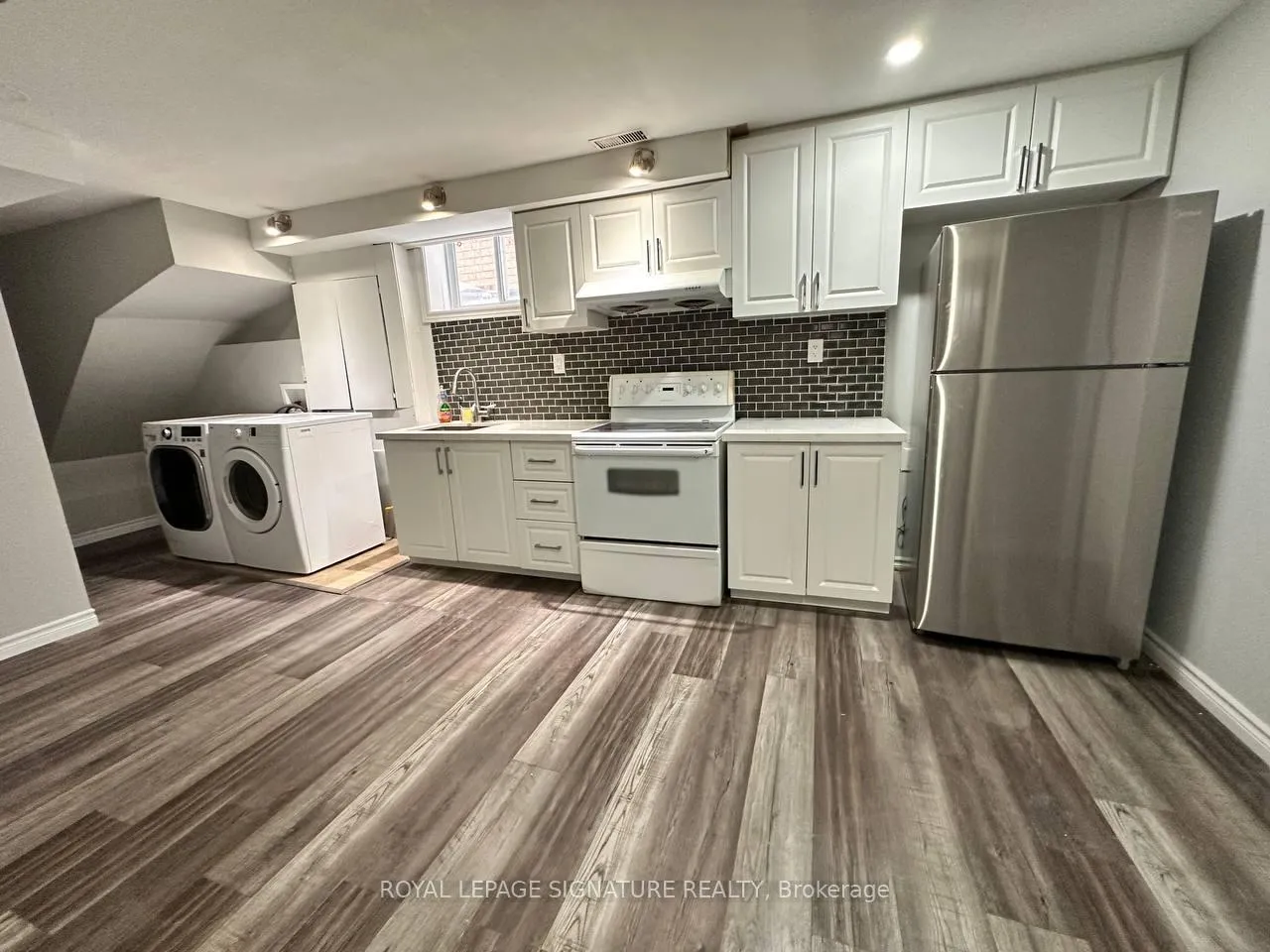 Photo 4 of 843 Brandenburg Boulevard, Waterloo — HOMEH