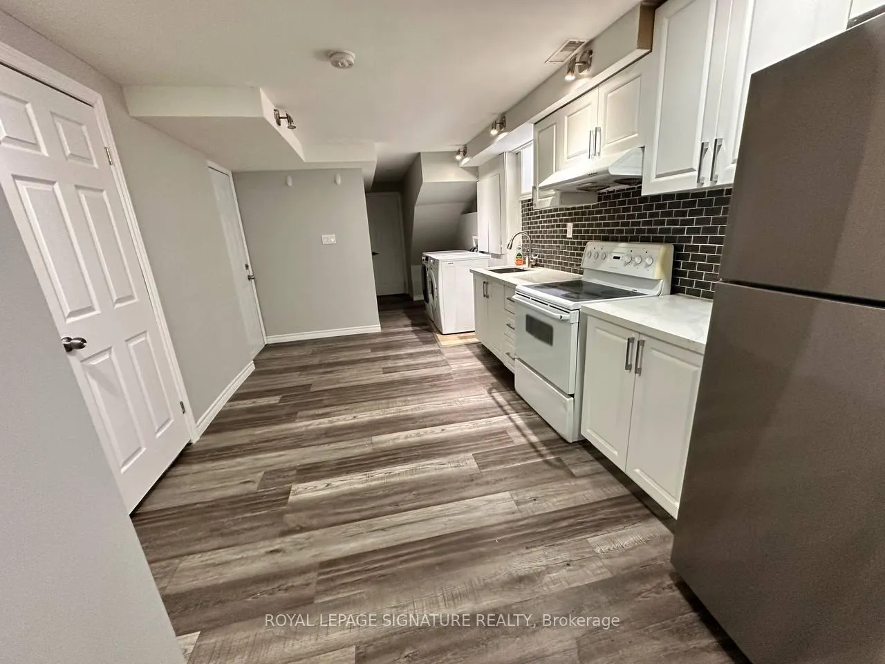 Photo 5 of 843 Brandenburg Boulevard, Waterloo — HOMEH
