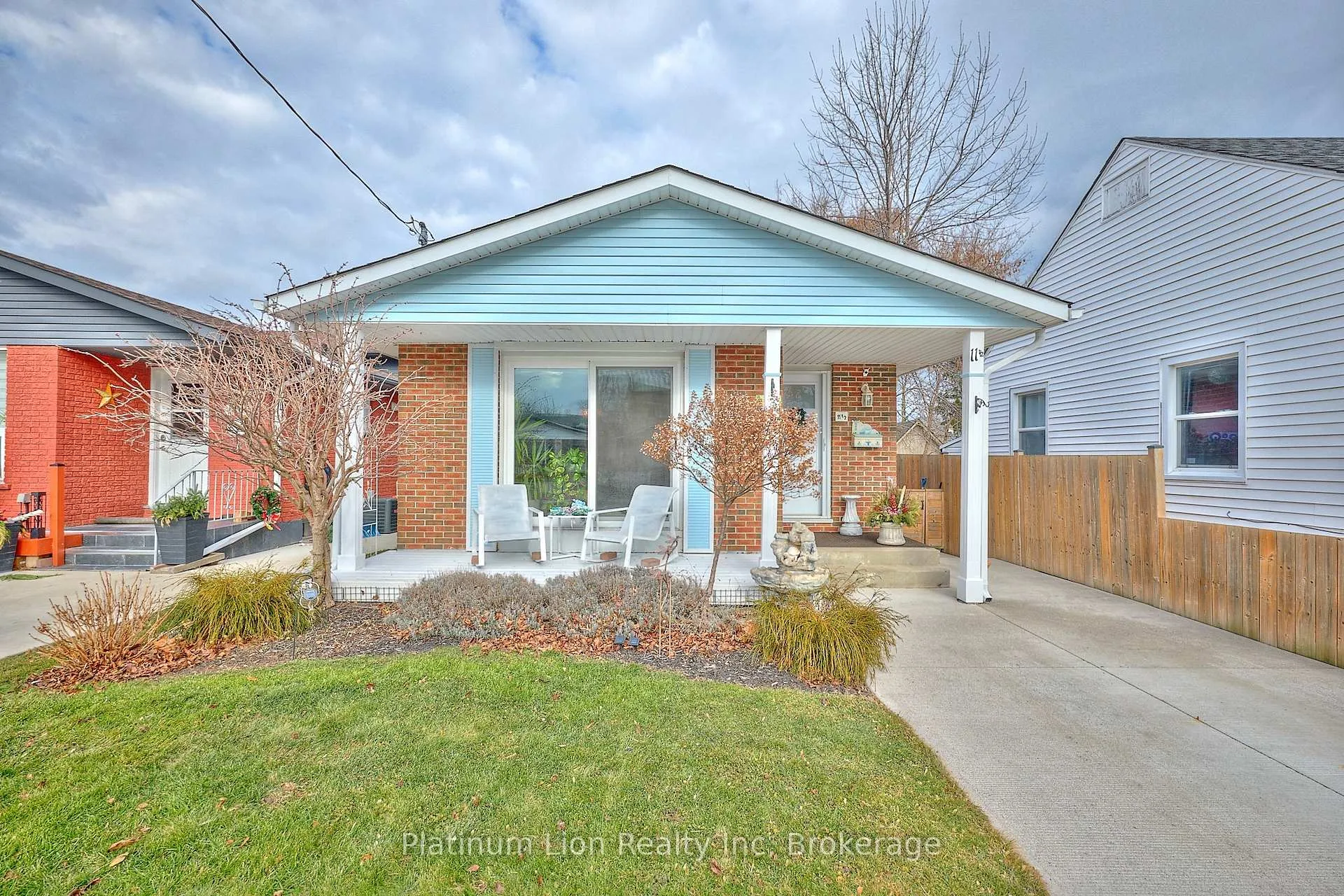 Photo 3 of 11 1/2 Durham Drive, St. Catharines, Port Weller — HOMEH