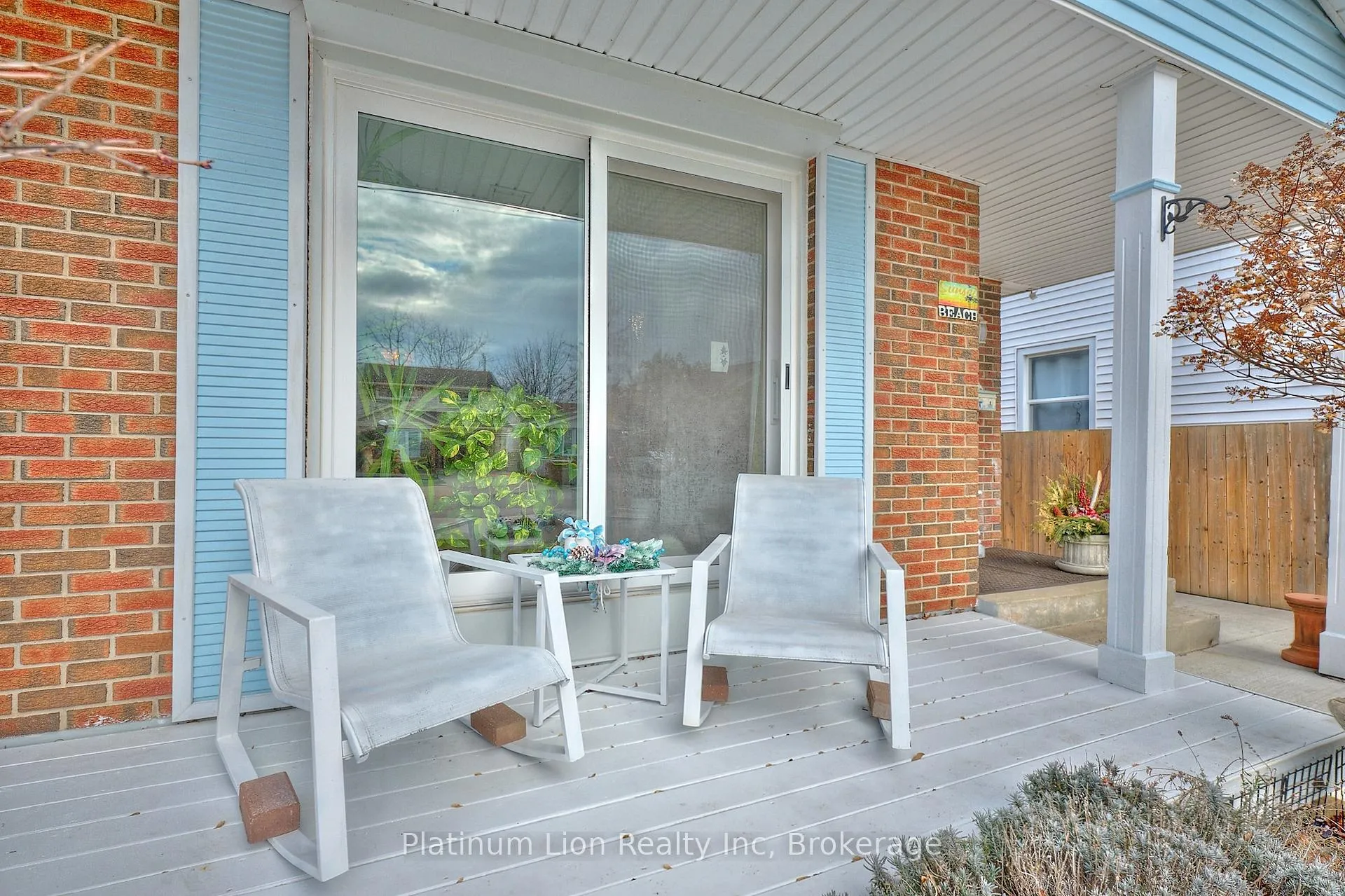 Photo 5 of 11 1/2 Durham Drive, St. Catharines, Port Weller — HOMEH