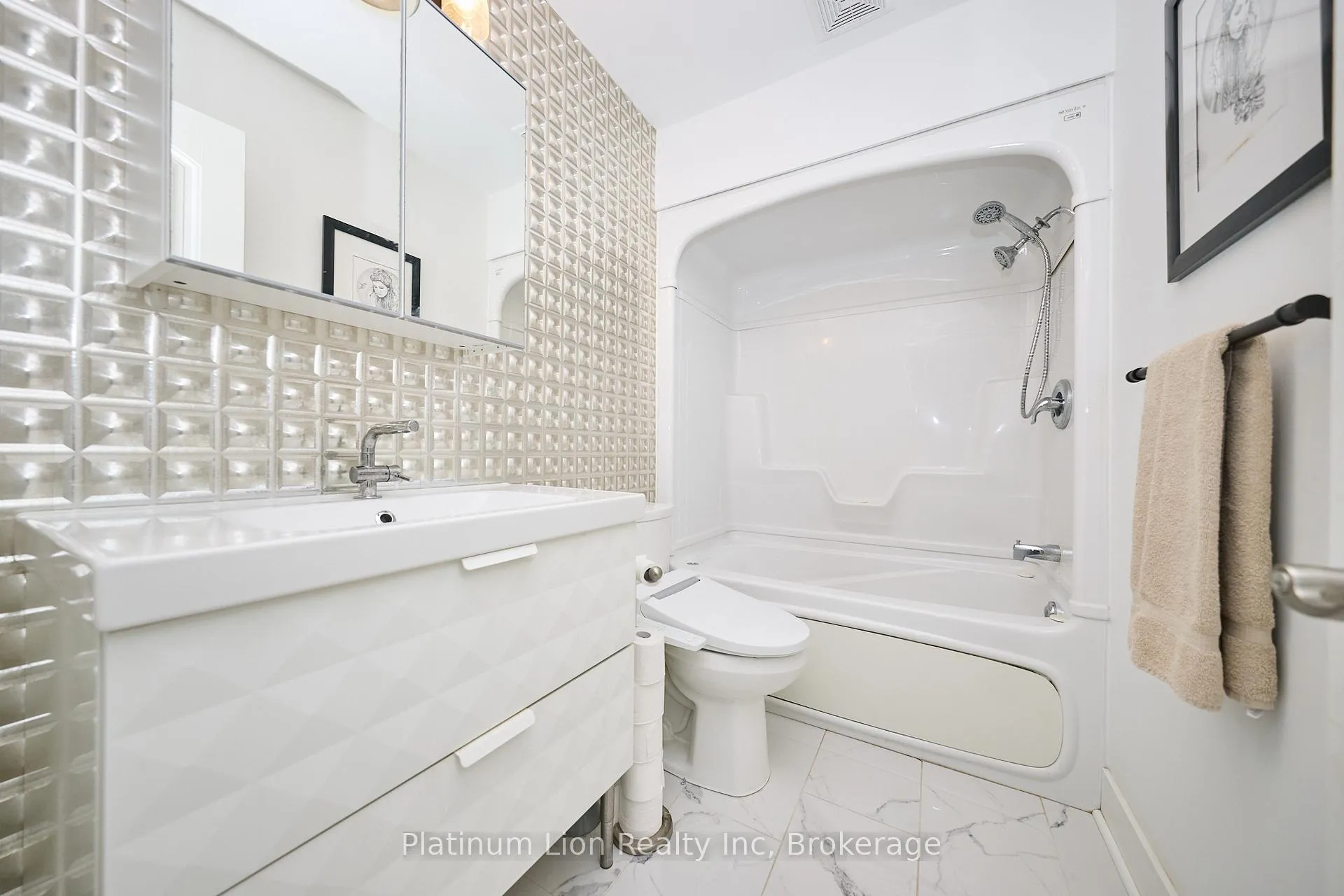Photo 17 of 11 1/2 Durham Drive, St. Catharines, Port Weller — HOMEH