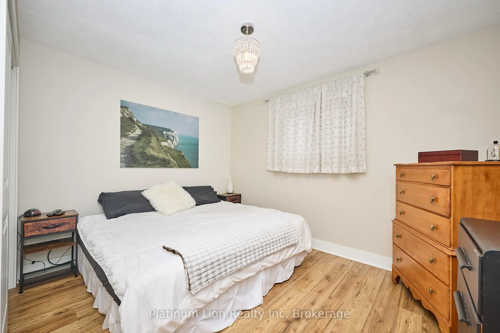 Photo 18 of 11 1/2 Durham Drive, St. Catharines, Port Weller — HOMEH