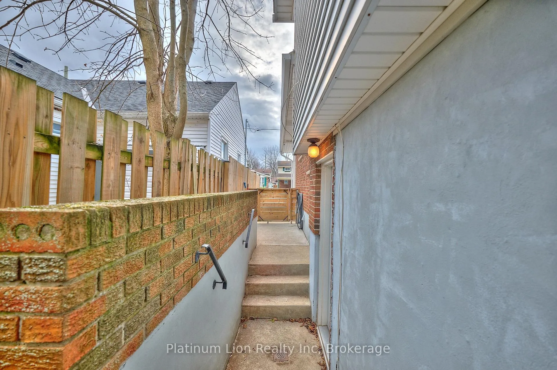 Photo 31 of 11 1/2 Durham Drive, St. Catharines, Port Weller — HOMEH