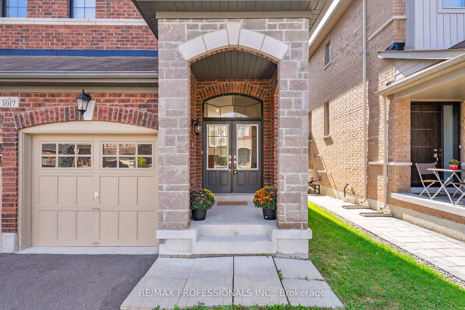 Photo 2 of 1017 Abram Court, Innisfil, Alcona — HOMEH