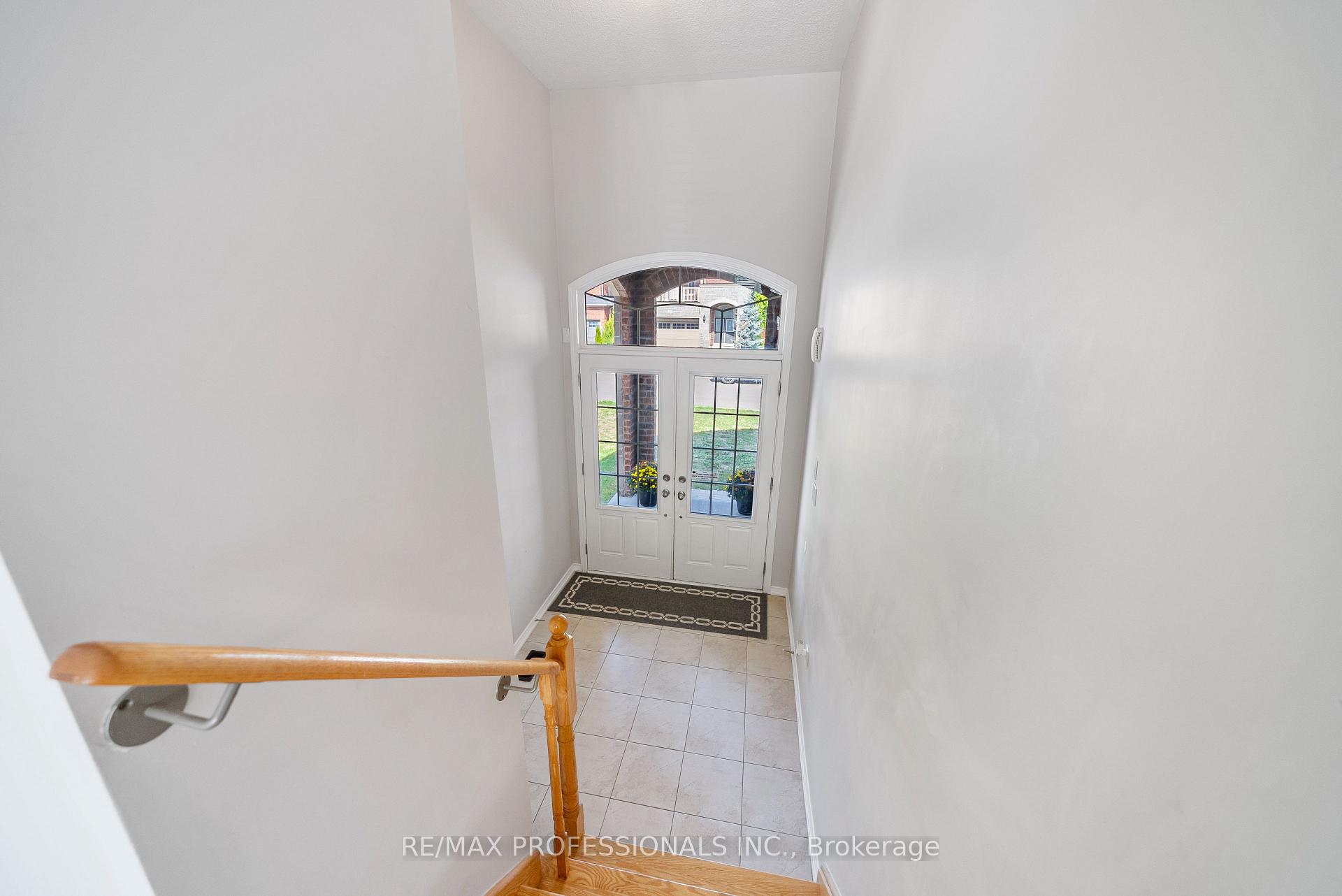 Photo 3 of 1017 Abram Court, Innisfil, Alcona — HOMEH