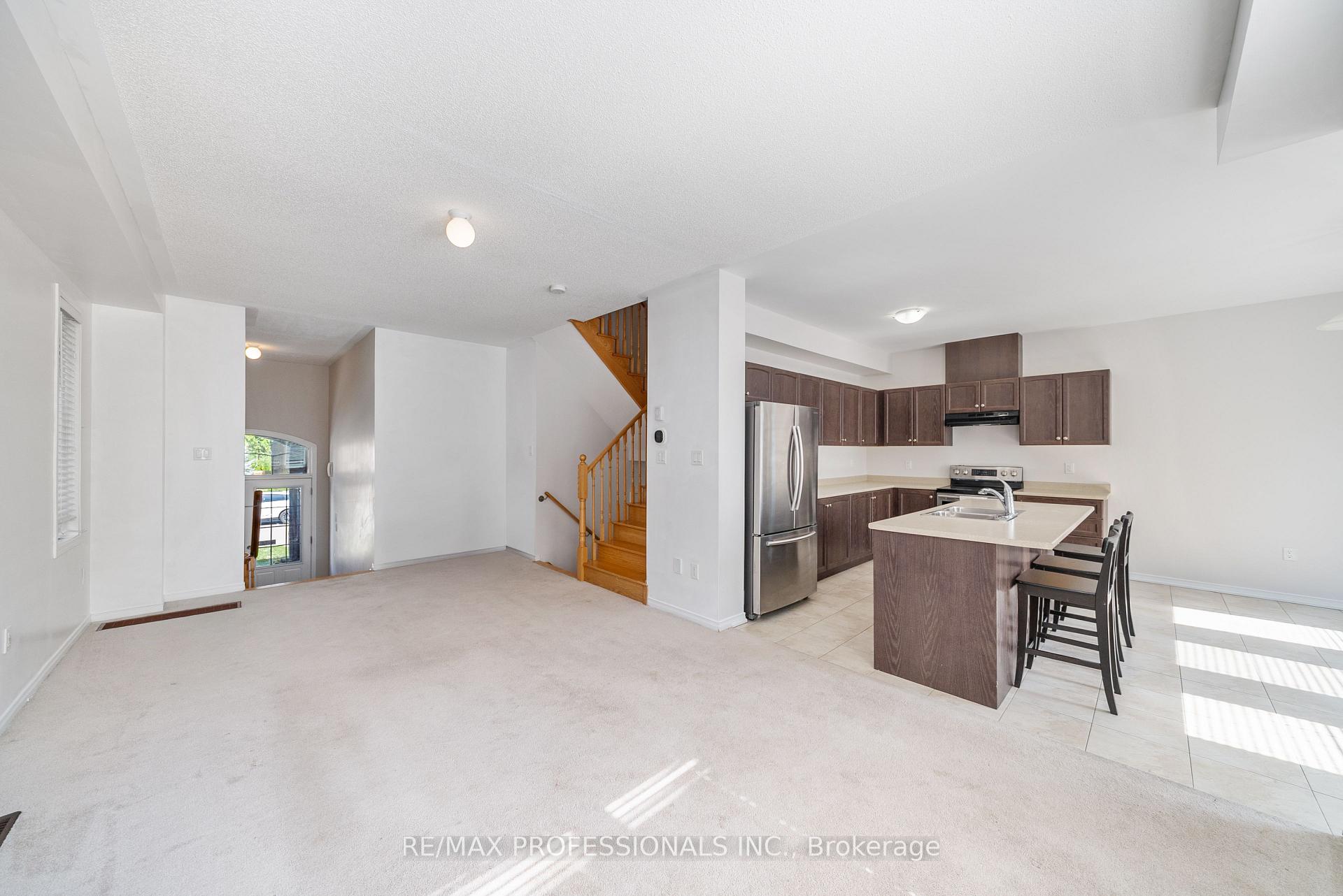 Photo 7 of 1017 Abram Court, Innisfil, Alcona — HOMEH