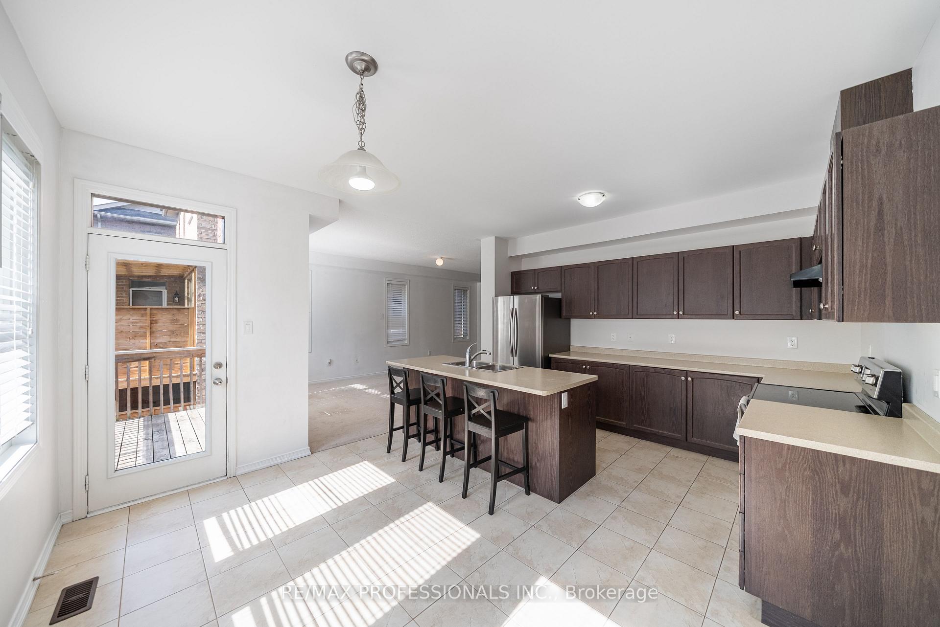 Photo 11 of 1017 Abram Court, Innisfil, Alcona — HOMEH
