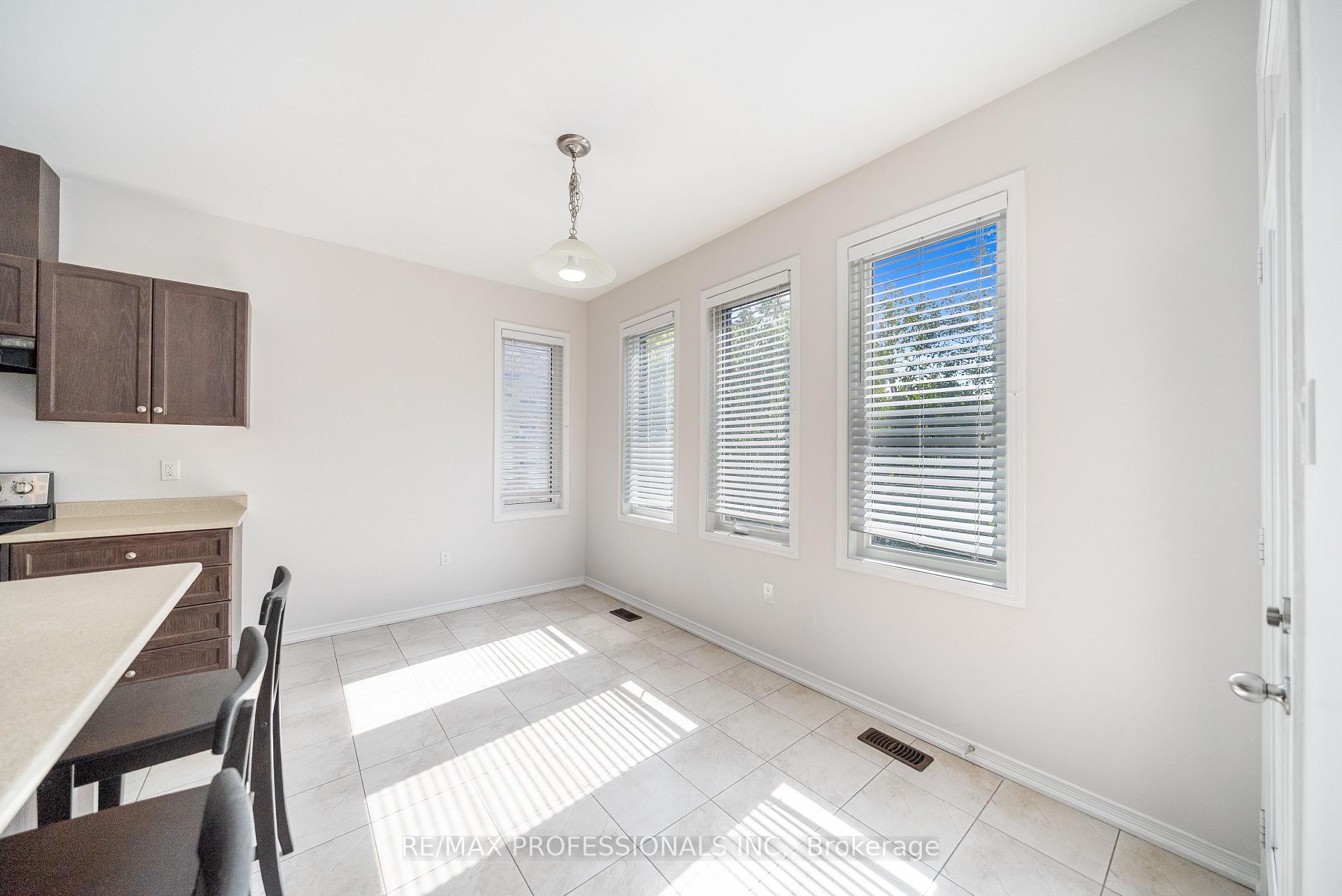 Photo 12 of 1017 Abram Court, Innisfil, Alcona — HOMEH