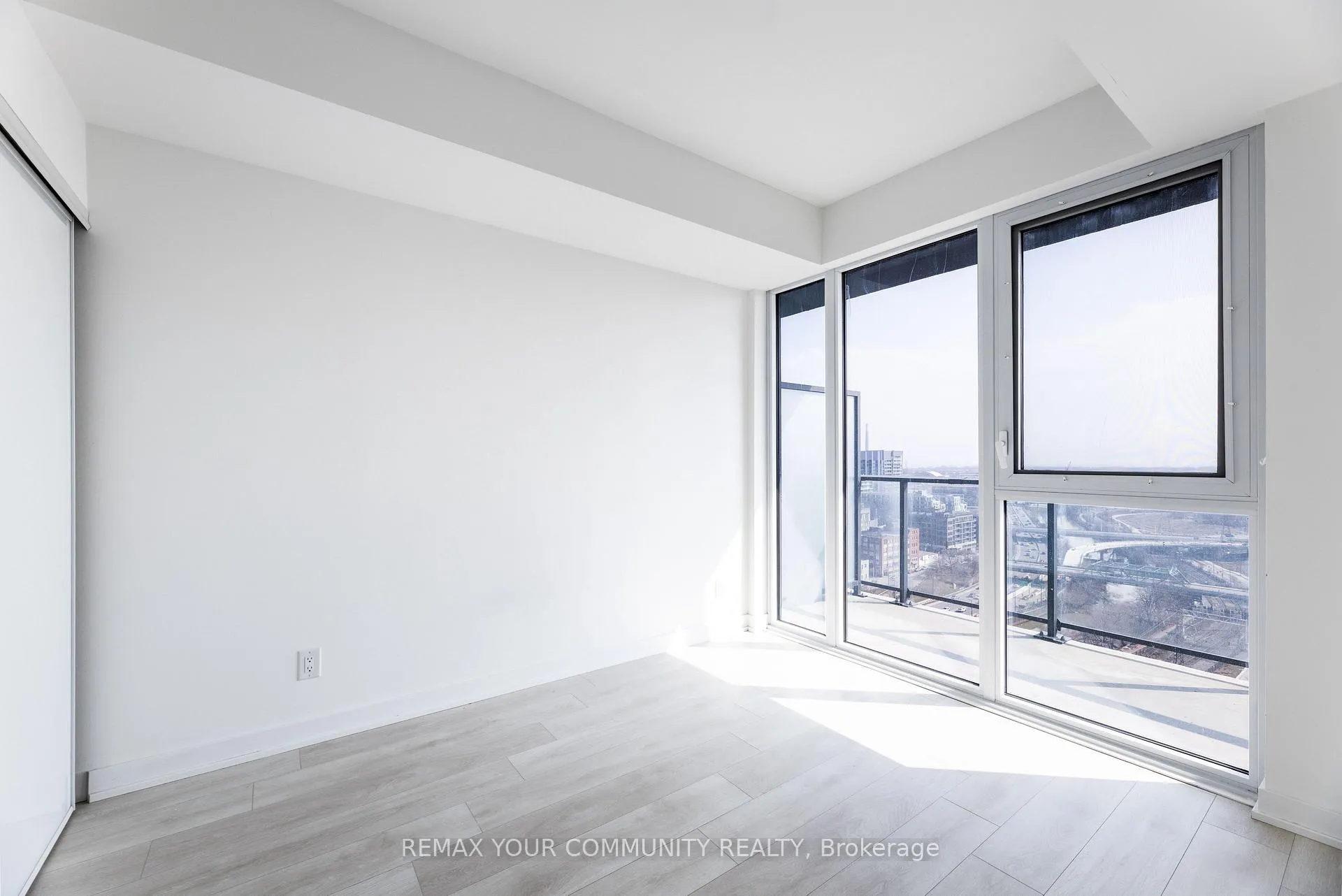 Photo 8 of Unit 1903, 5 Defries Street, Toronto, Regent Park — HOMEH
