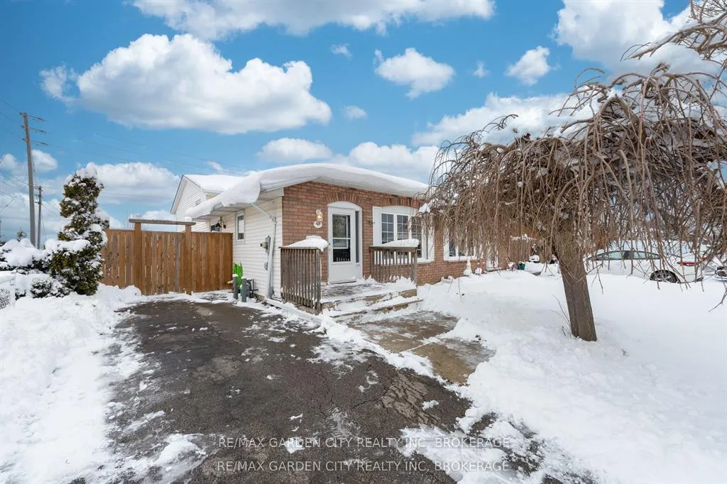 Photo 2 of 49 Autumn Place, St. Catharines, Oakdale — HOMEH