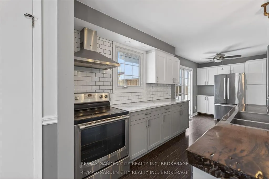 Photo 4 of 49 Autumn Place, St. Catharines, Oakdale — HOMEH